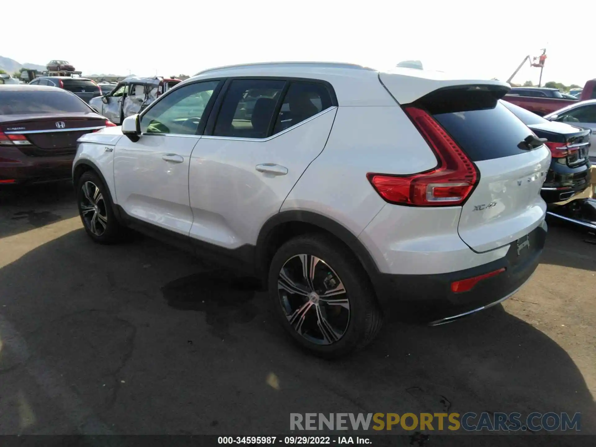 3 Photograph of a damaged car YV4162UL4L2221769 VOLVO XC40 2020