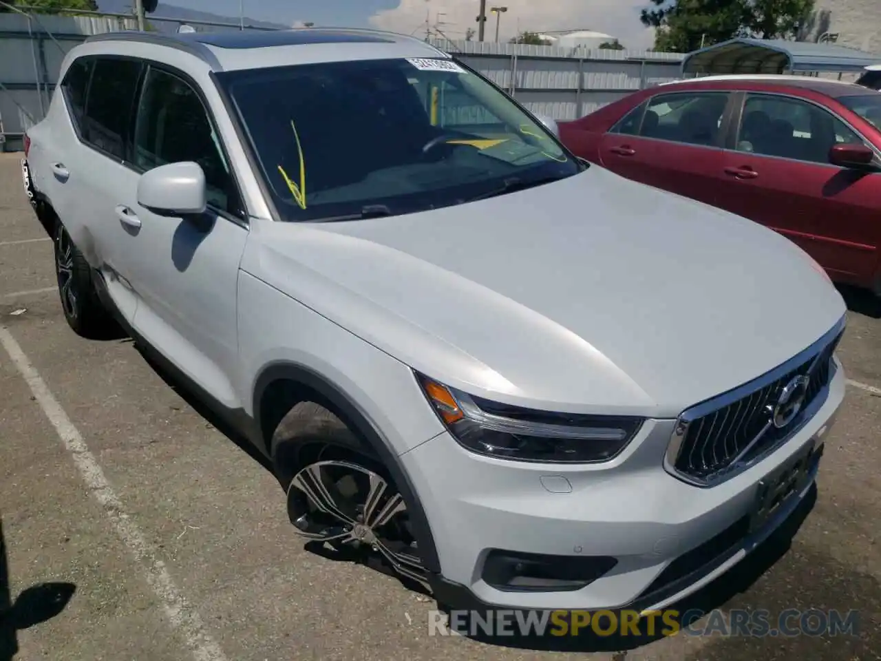 1 Photograph of a damaged car YV4162UL4L2249281 VOLVO XC40 2020