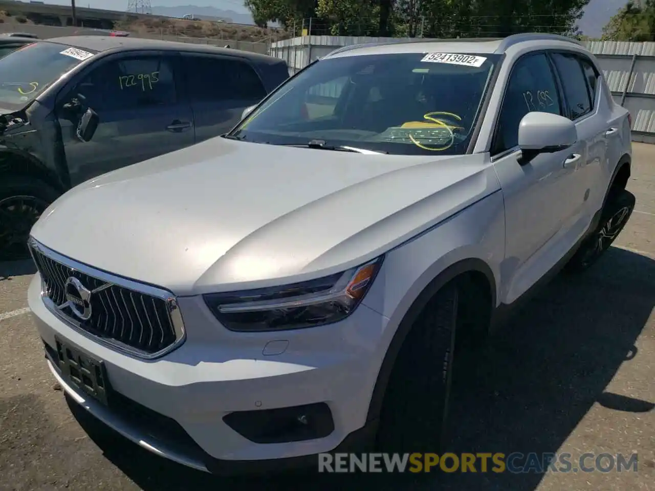 2 Photograph of a damaged car YV4162UL4L2249281 VOLVO XC40 2020