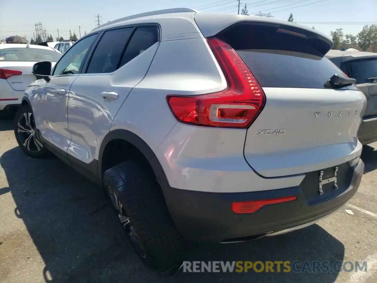 3 Photograph of a damaged car YV4162UL4L2249281 VOLVO XC40 2020