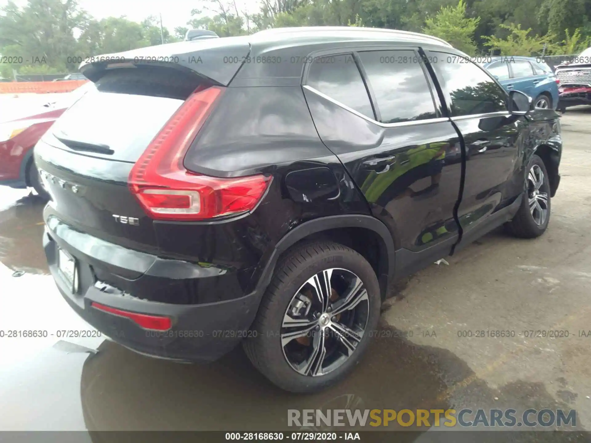 4 Photograph of a damaged car YV4162UL4L2249961 VOLVO XC40 2020