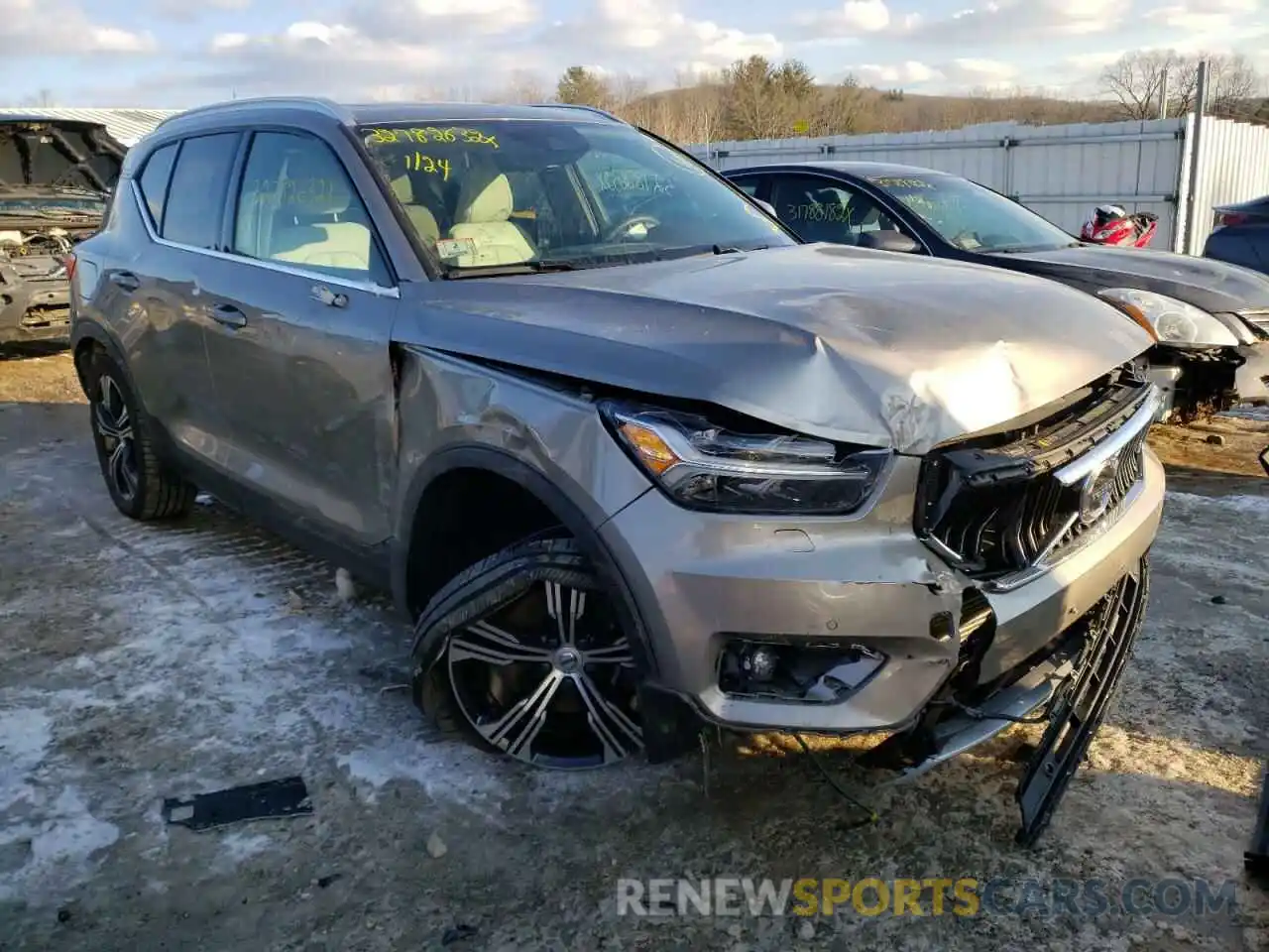 1 Photograph of a damaged car YV4162UL4L2286850 VOLVO XC40 2020