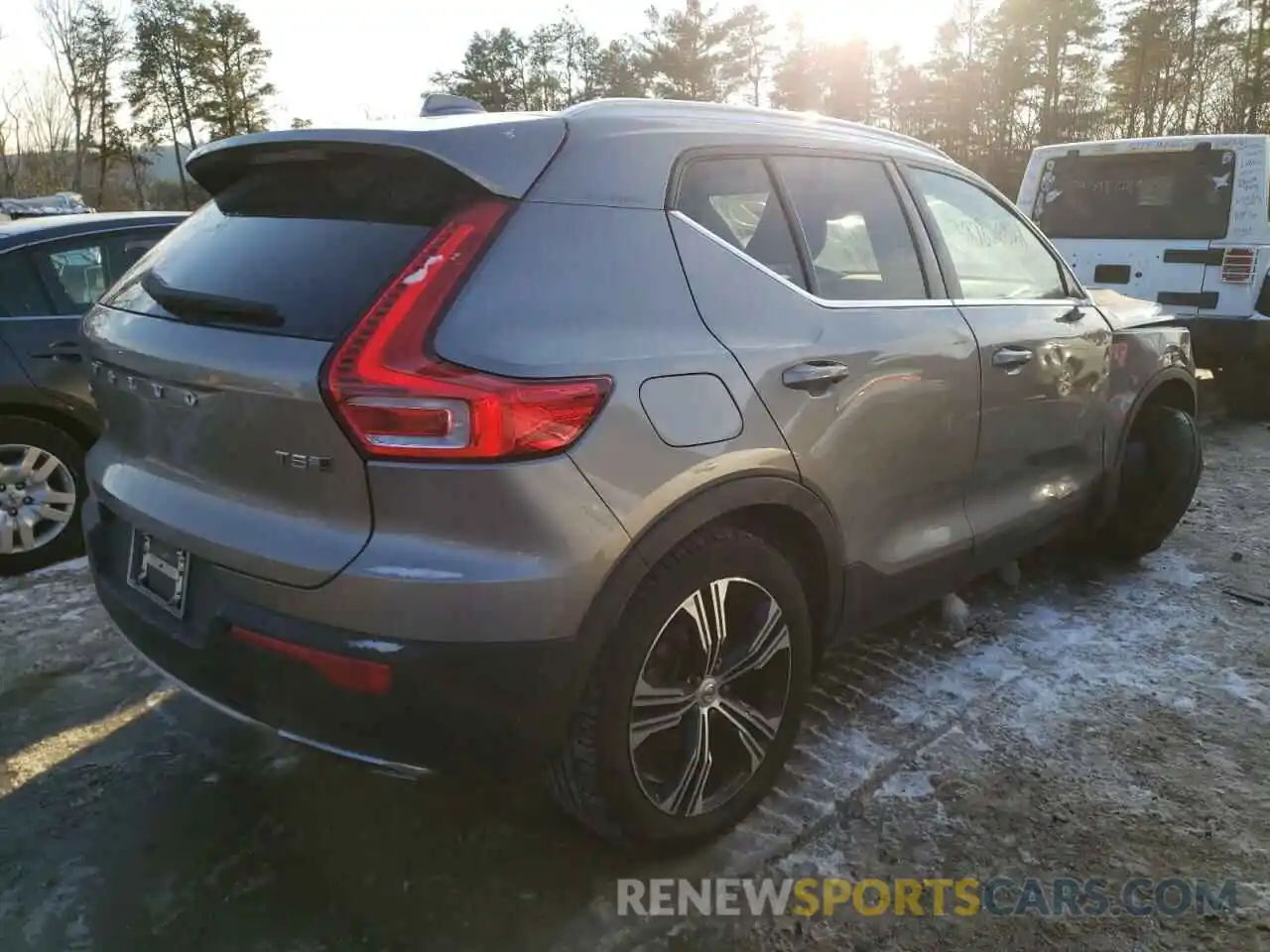 4 Photograph of a damaged car YV4162UL4L2286850 VOLVO XC40 2020