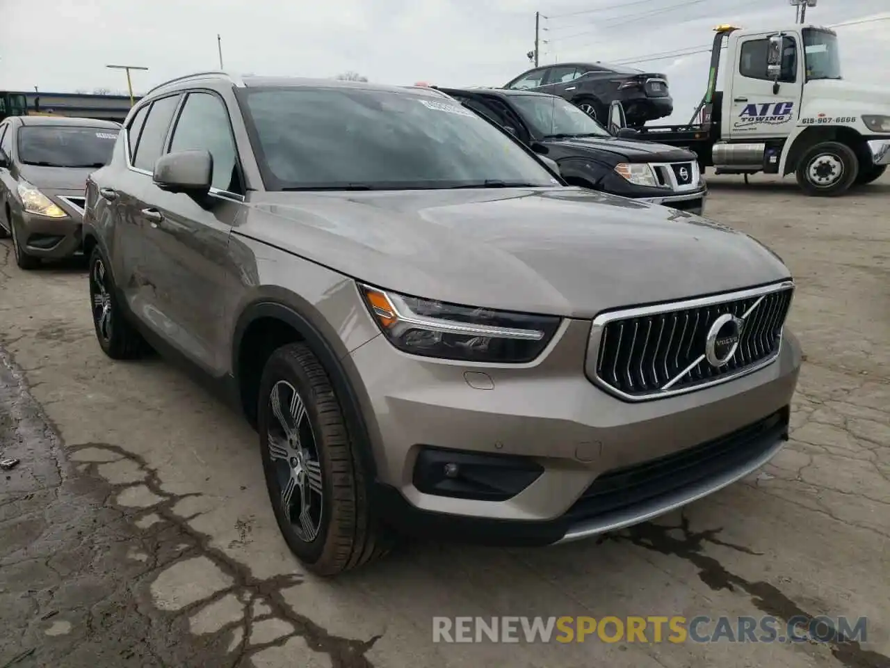 1 Photograph of a damaged car YV4162UL5L2323923 VOLVO XC40 2020