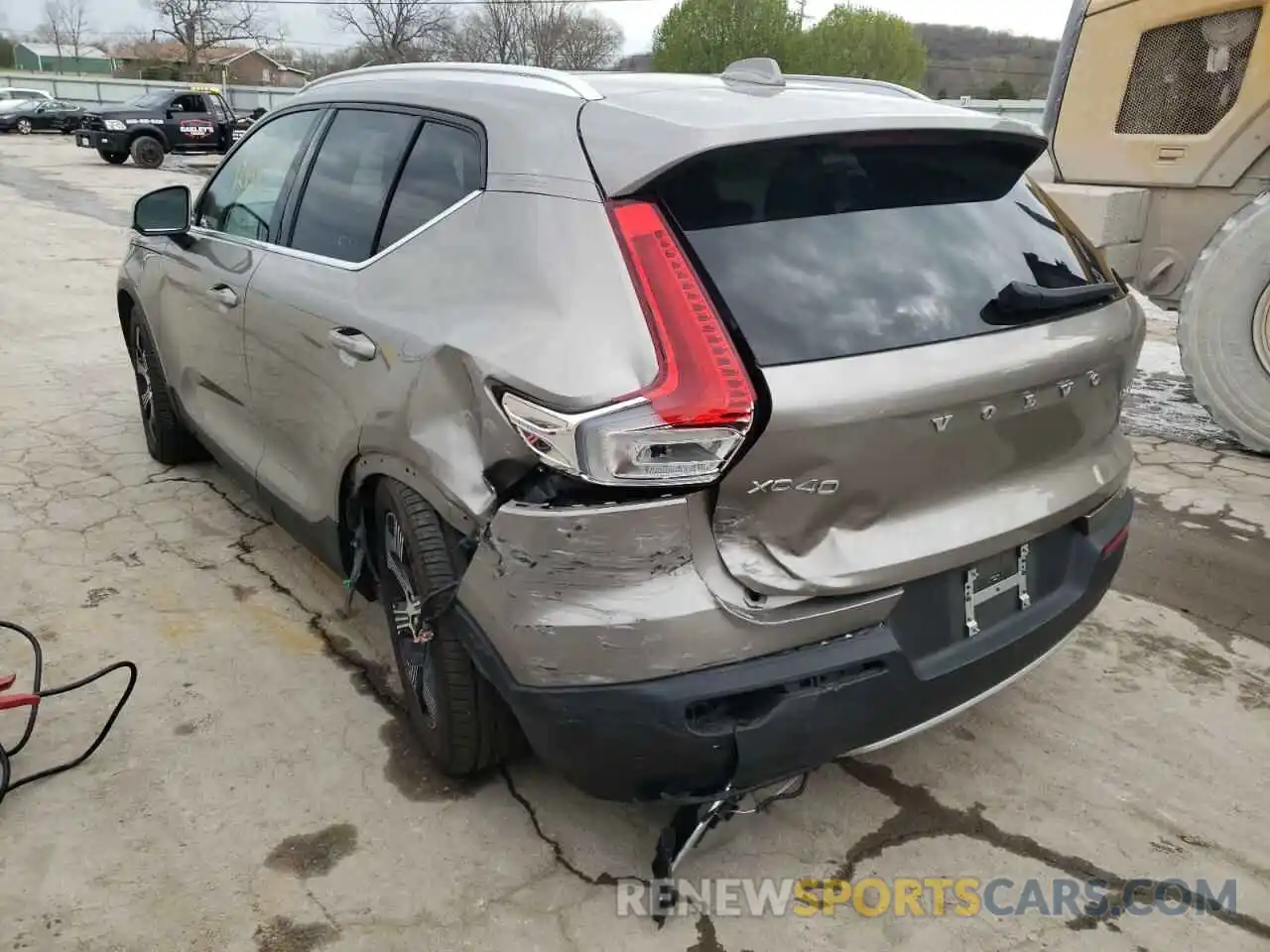 3 Photograph of a damaged car YV4162UL5L2323923 VOLVO XC40 2020