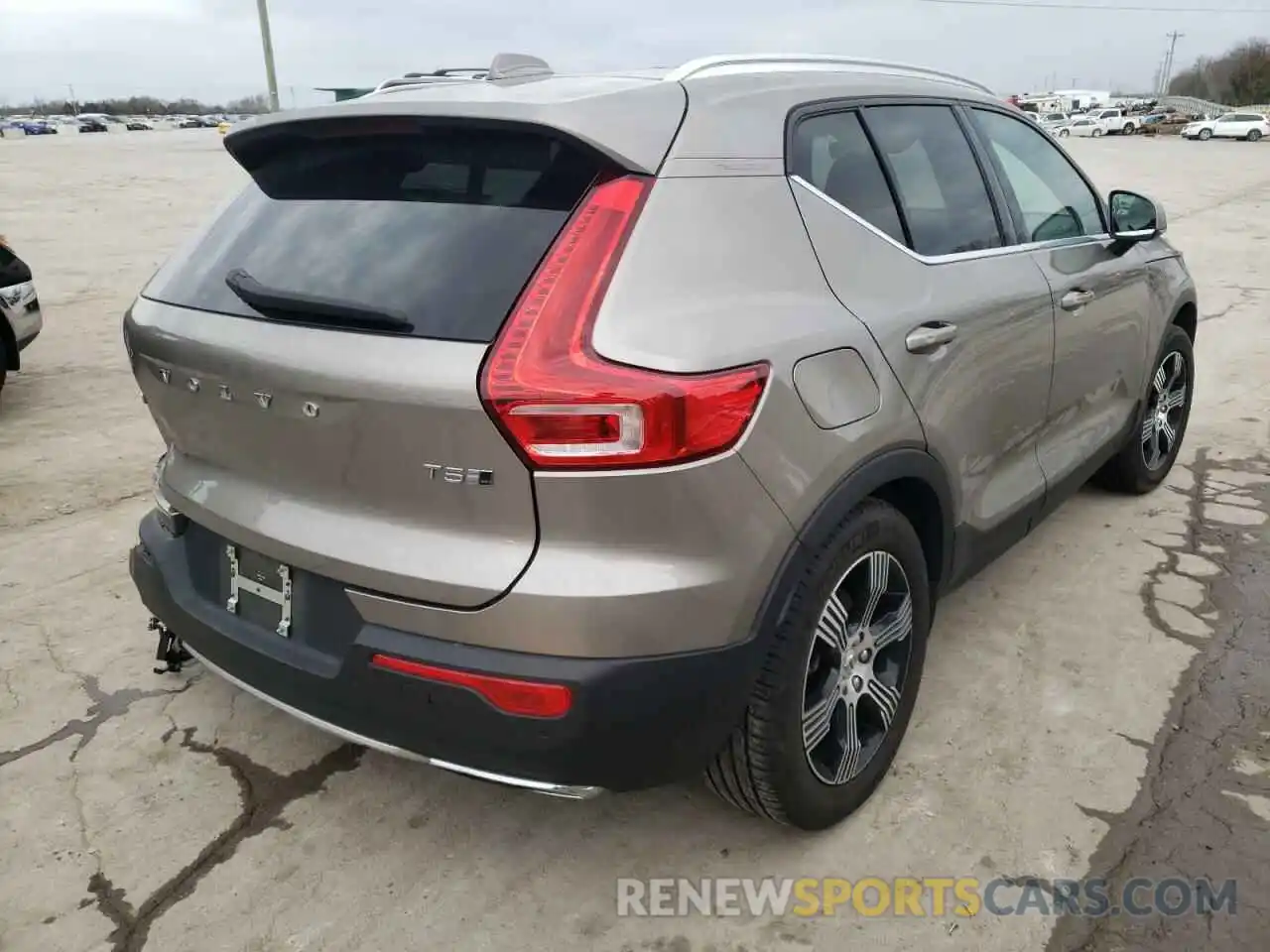 4 Photograph of a damaged car YV4162UL5L2323923 VOLVO XC40 2020