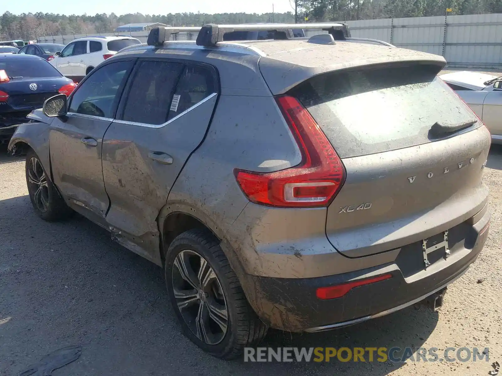 3 Photograph of a damaged car YV4162UL6L2301252 VOLVO XC40 2020