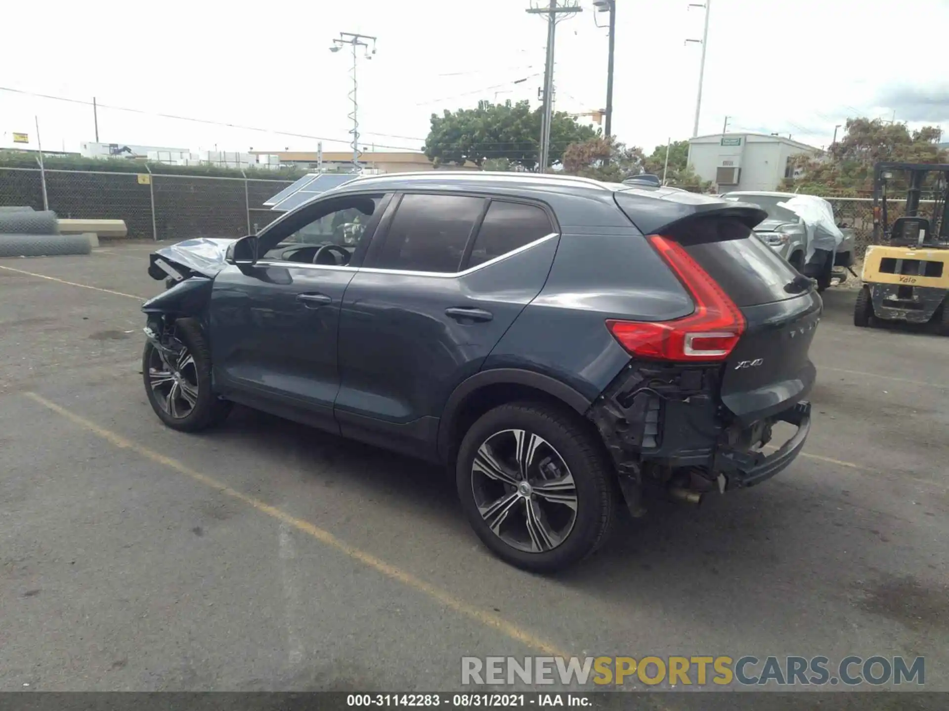 3 Photograph of a damaged car YV4162UL6L2302935 VOLVO XC40 2020