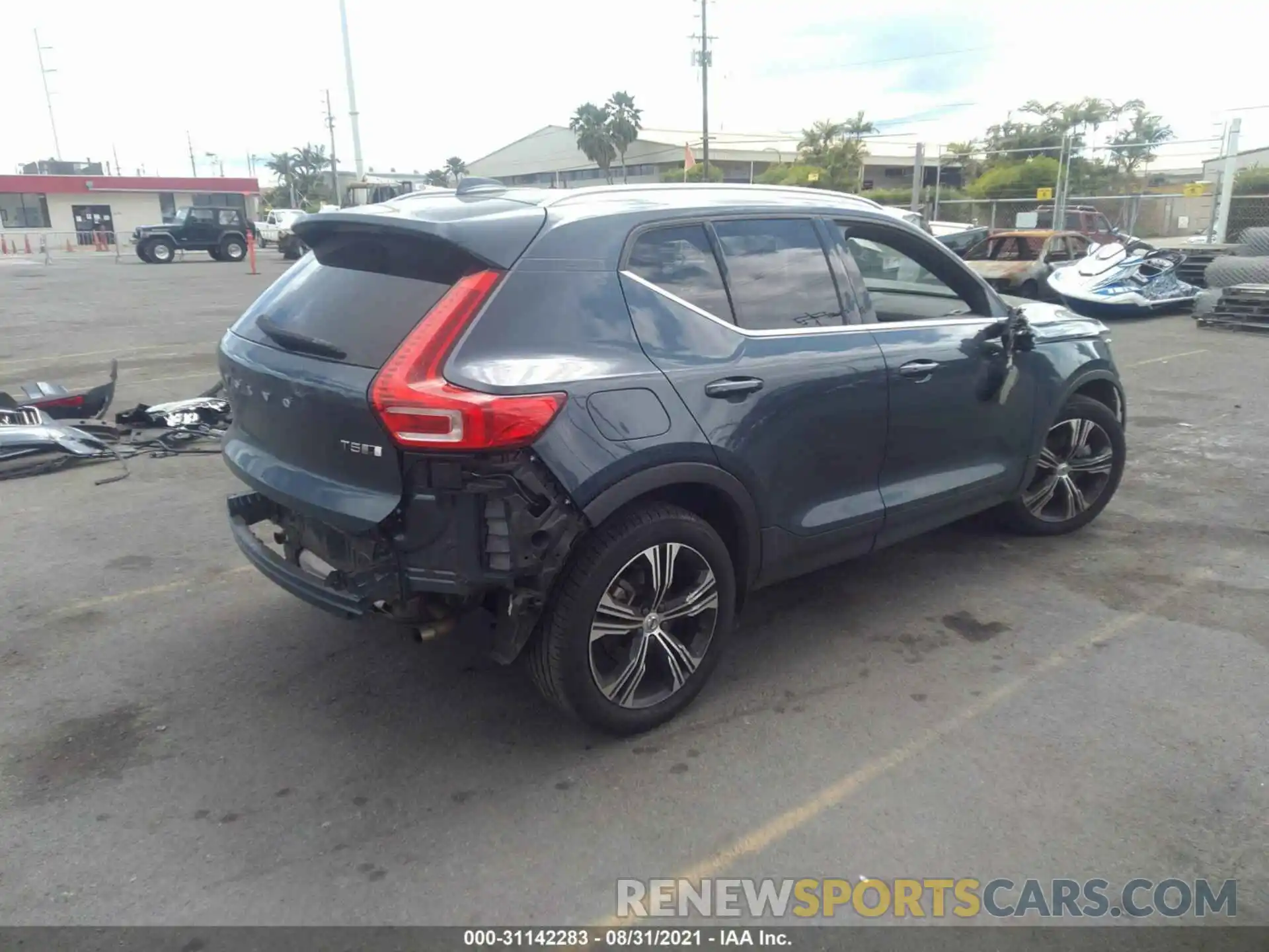 4 Photograph of a damaged car YV4162UL6L2302935 VOLVO XC40 2020