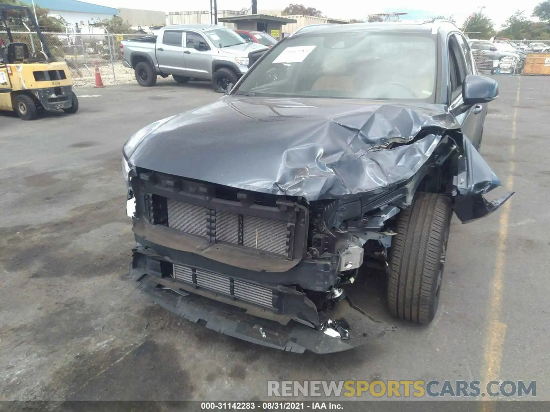 6 Photograph of a damaged car YV4162UL6L2302935 VOLVO XC40 2020