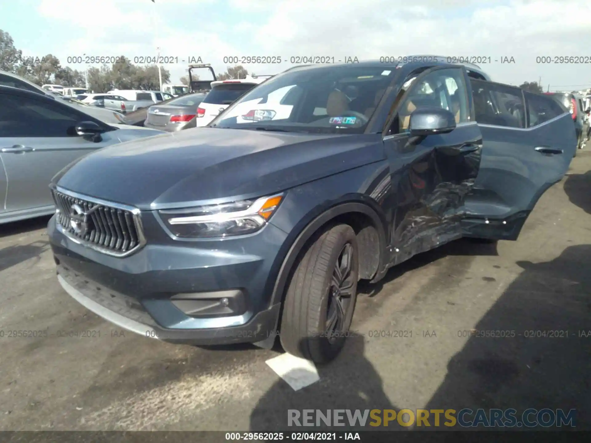 2 Photograph of a damaged car YV4162UL6L2320531 VOLVO XC40 2020