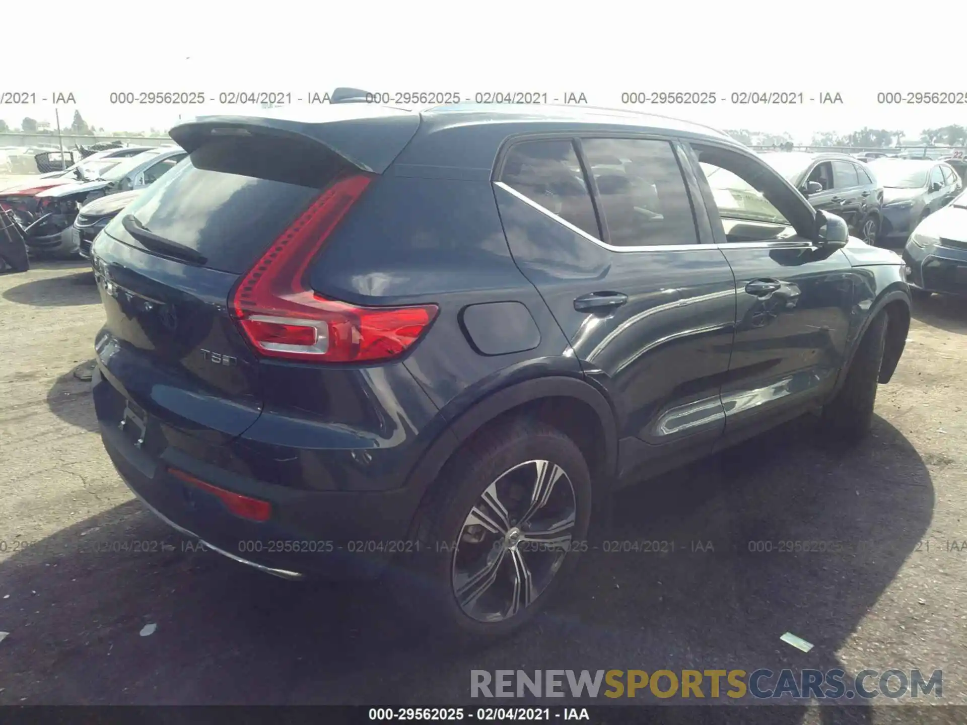 4 Photograph of a damaged car YV4162UL6L2320531 VOLVO XC40 2020