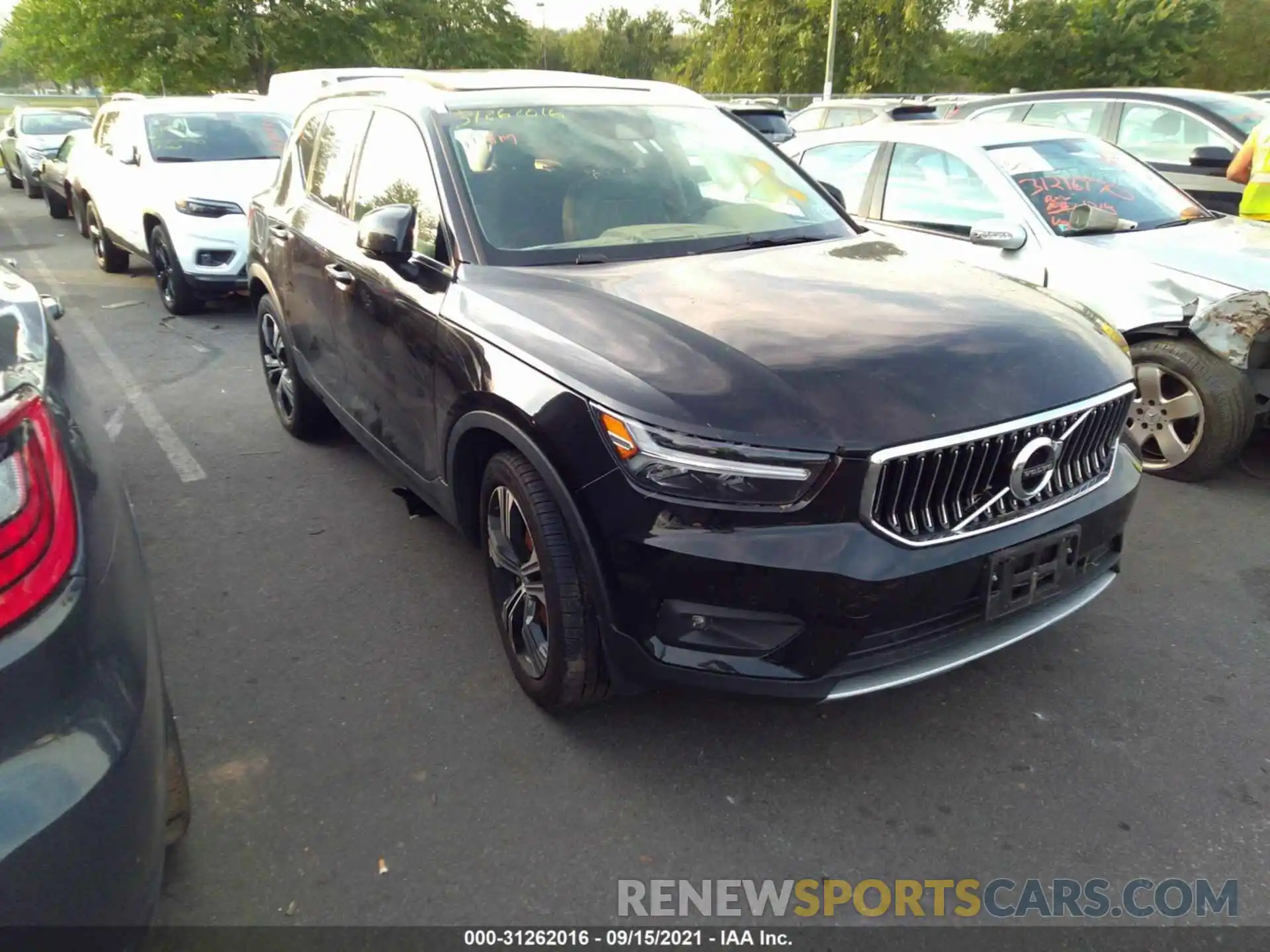 1 Photograph of a damaged car YV4162UL7L2257049 VOLVO XC40 2020