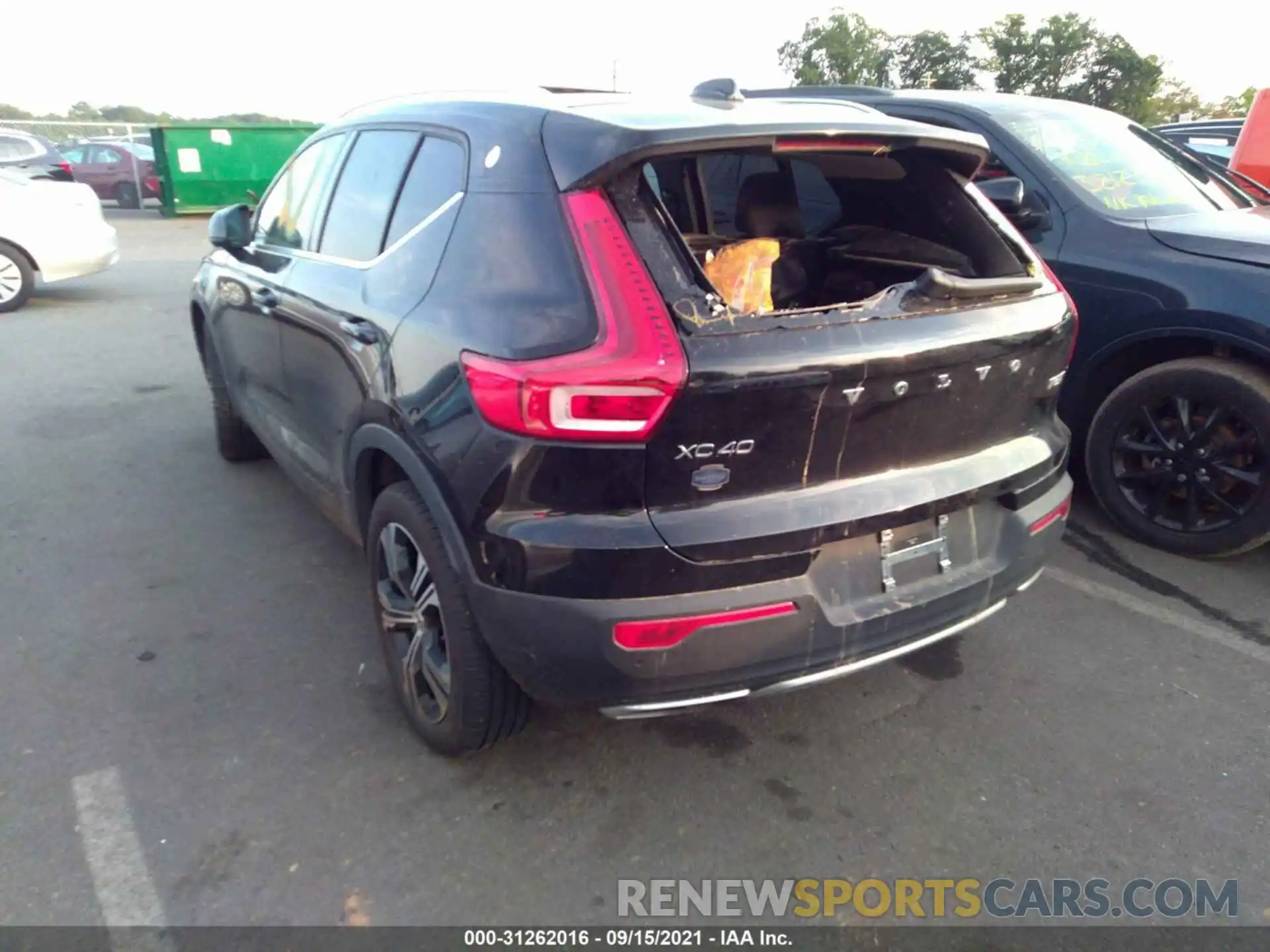 3 Photograph of a damaged car YV4162UL7L2257049 VOLVO XC40 2020