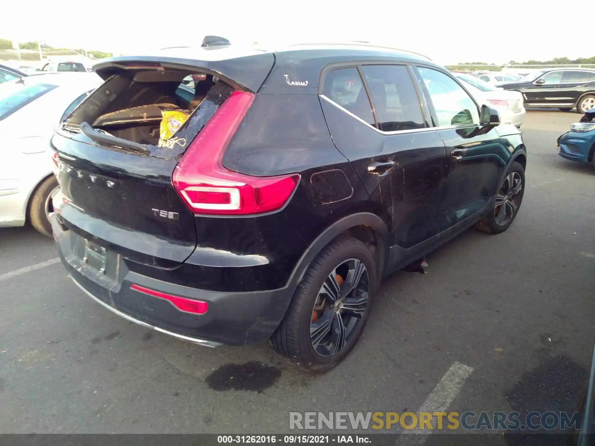 4 Photograph of a damaged car YV4162UL7L2257049 VOLVO XC40 2020