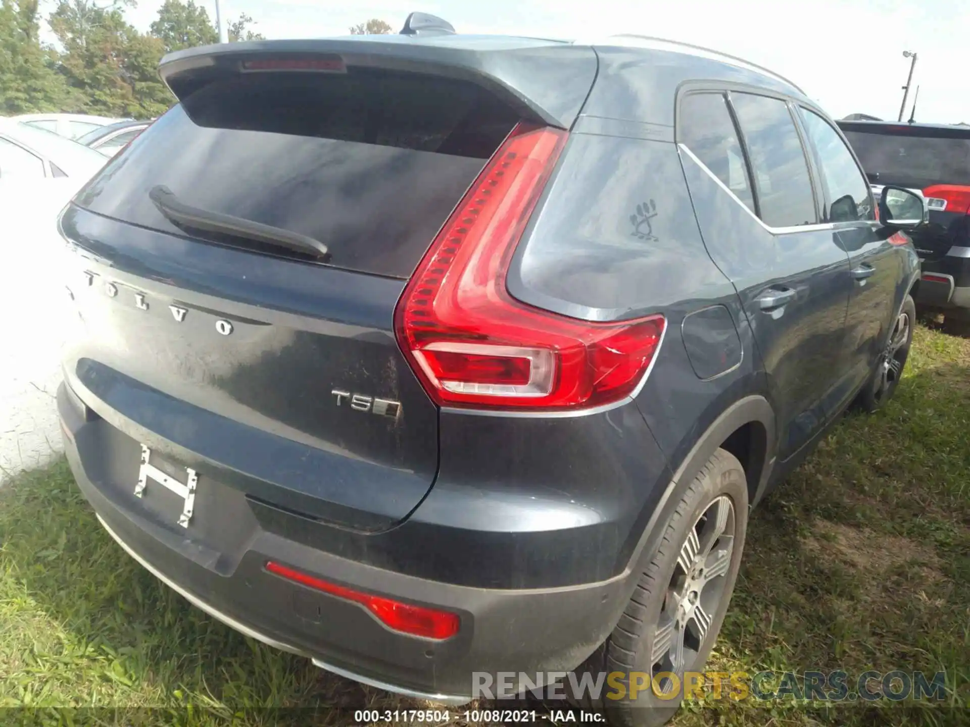 4 Photograph of a damaged car YV4162UL7L2265202 VOLVO XC40 2020