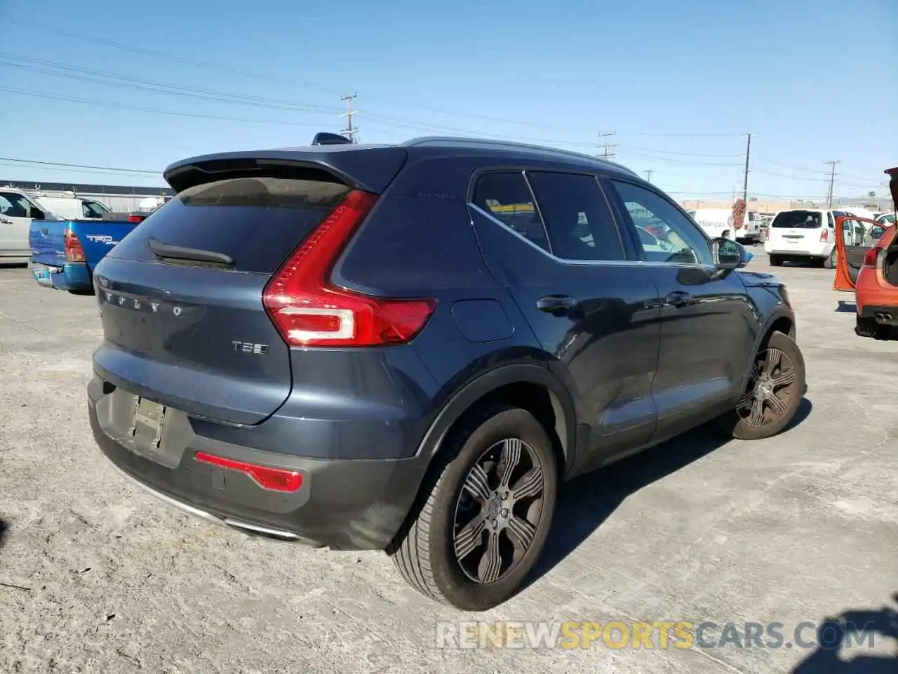 4 Photograph of a damaged car YV4162UL7L2273381 VOLVO XC40 2020