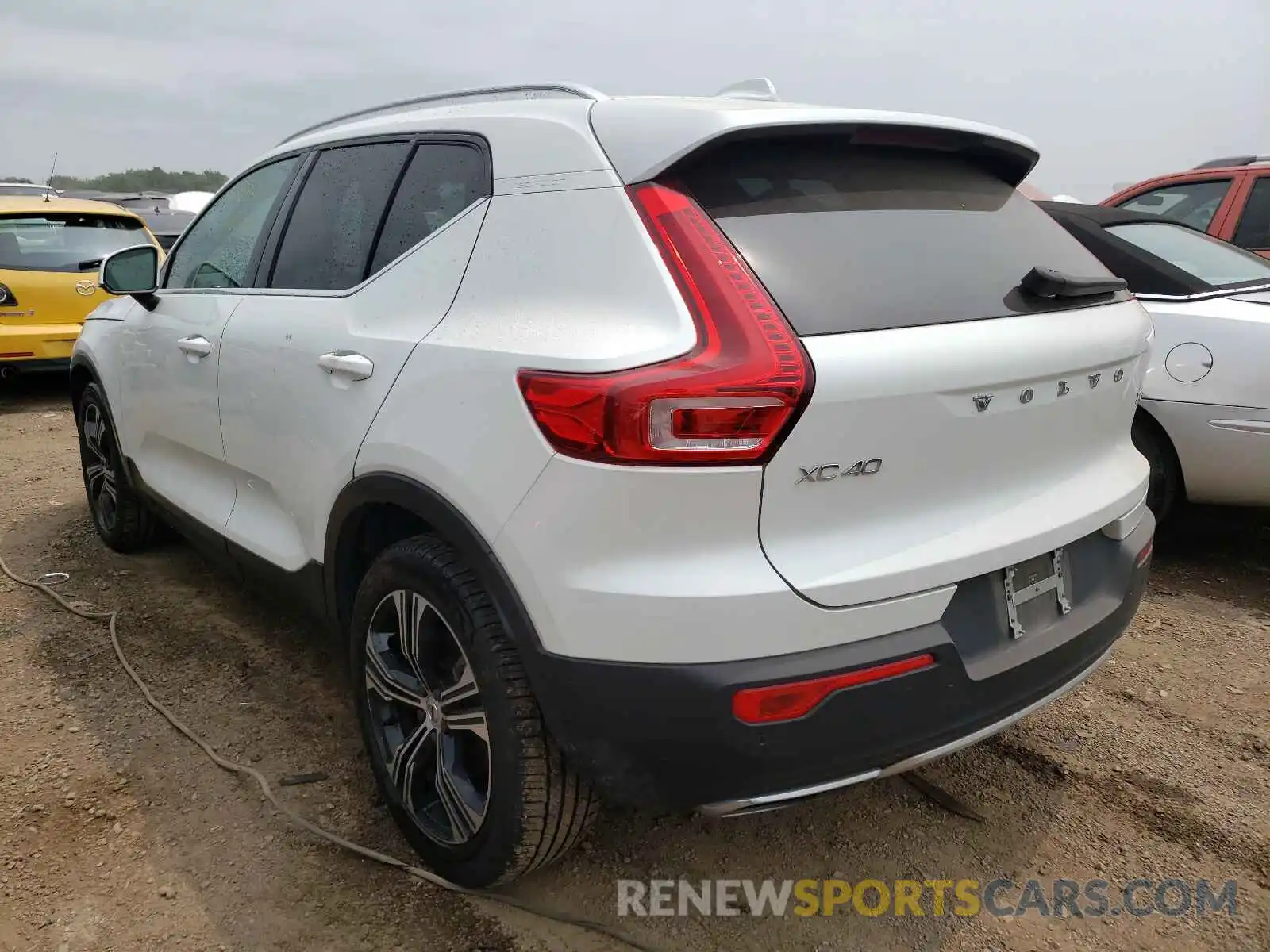 3 Photograph of a damaged car YV4162UL7L2307206 VOLVO XC40 2020