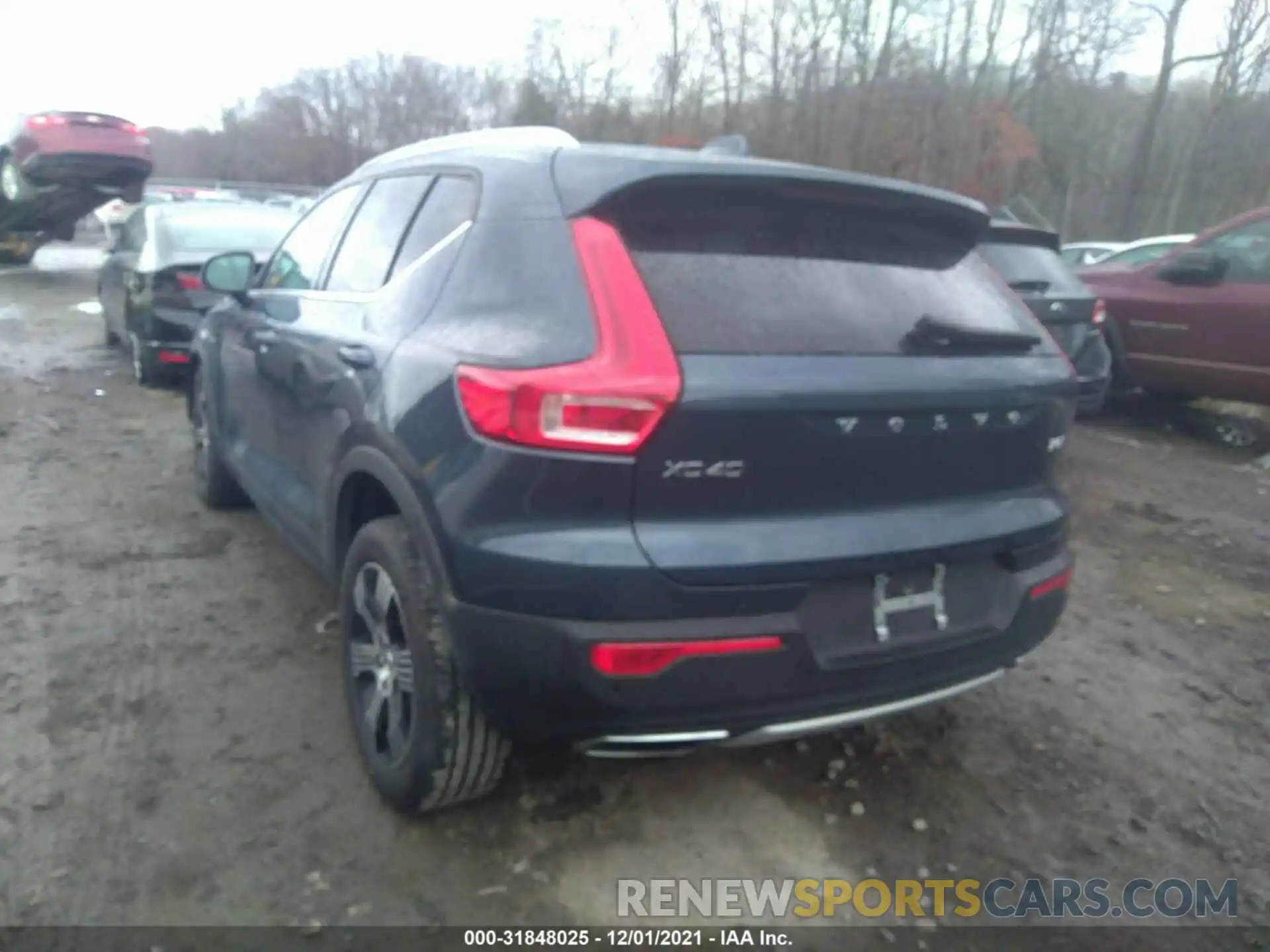 3 Photograph of a damaged car YV4162UL8L2174598 VOLVO XC40 2020