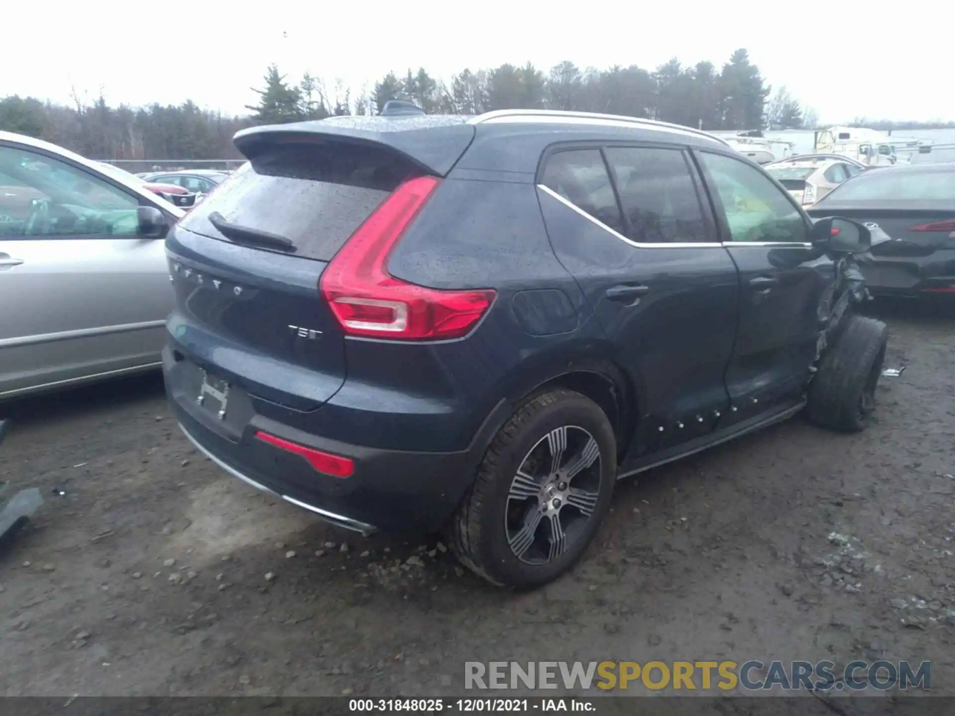 4 Photograph of a damaged car YV4162UL8L2174598 VOLVO XC40 2020