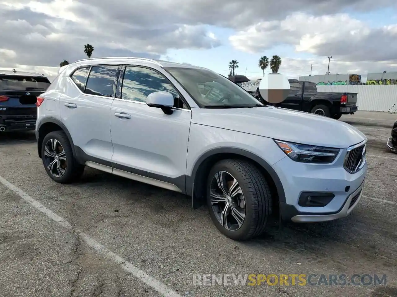 4 Photograph of a damaged car YV4162UL8L2280324 VOLVO XC40 2020