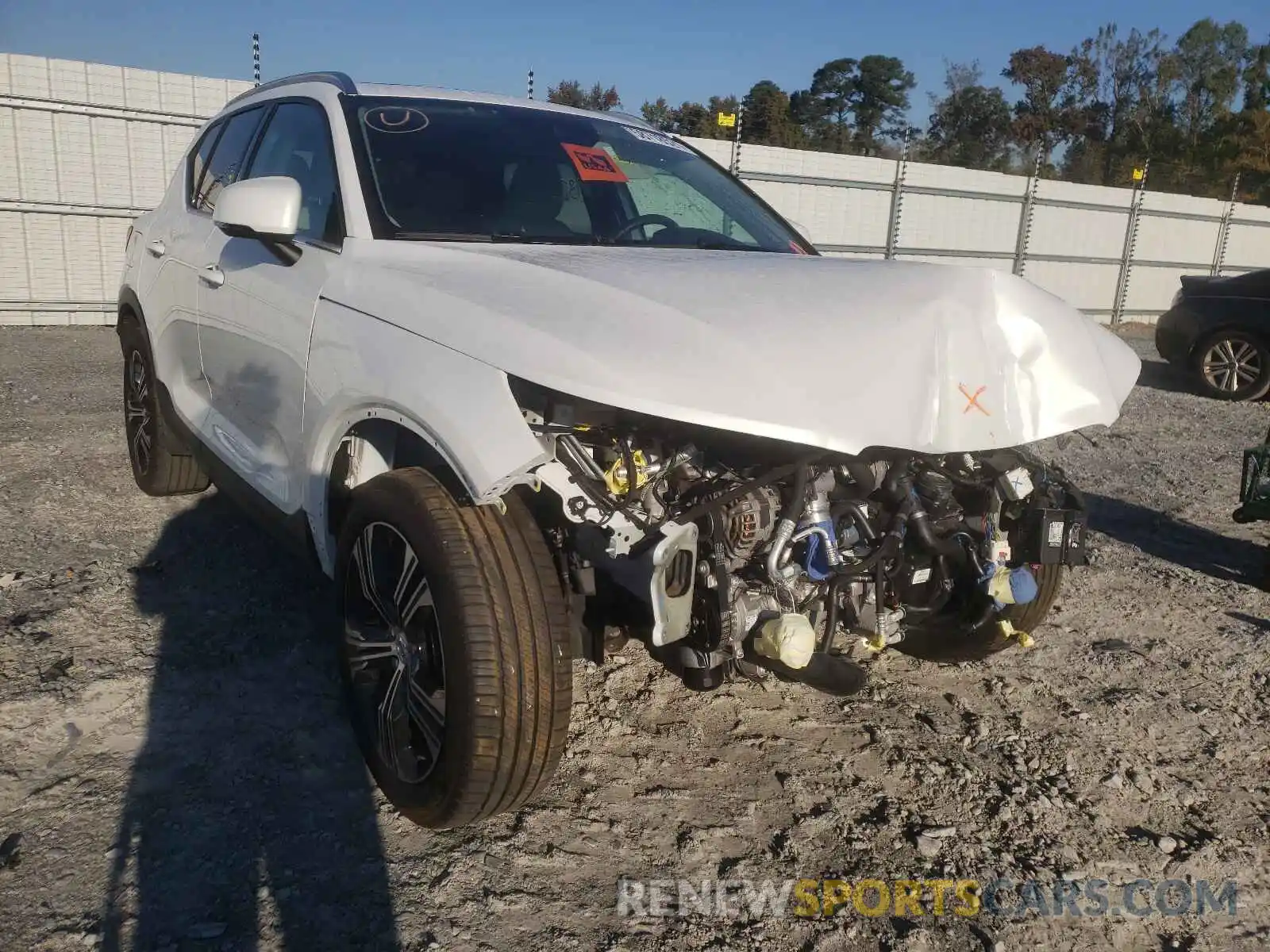 1 Photograph of a damaged car YV4162UL9L2187117 VOLVO XC40 2020