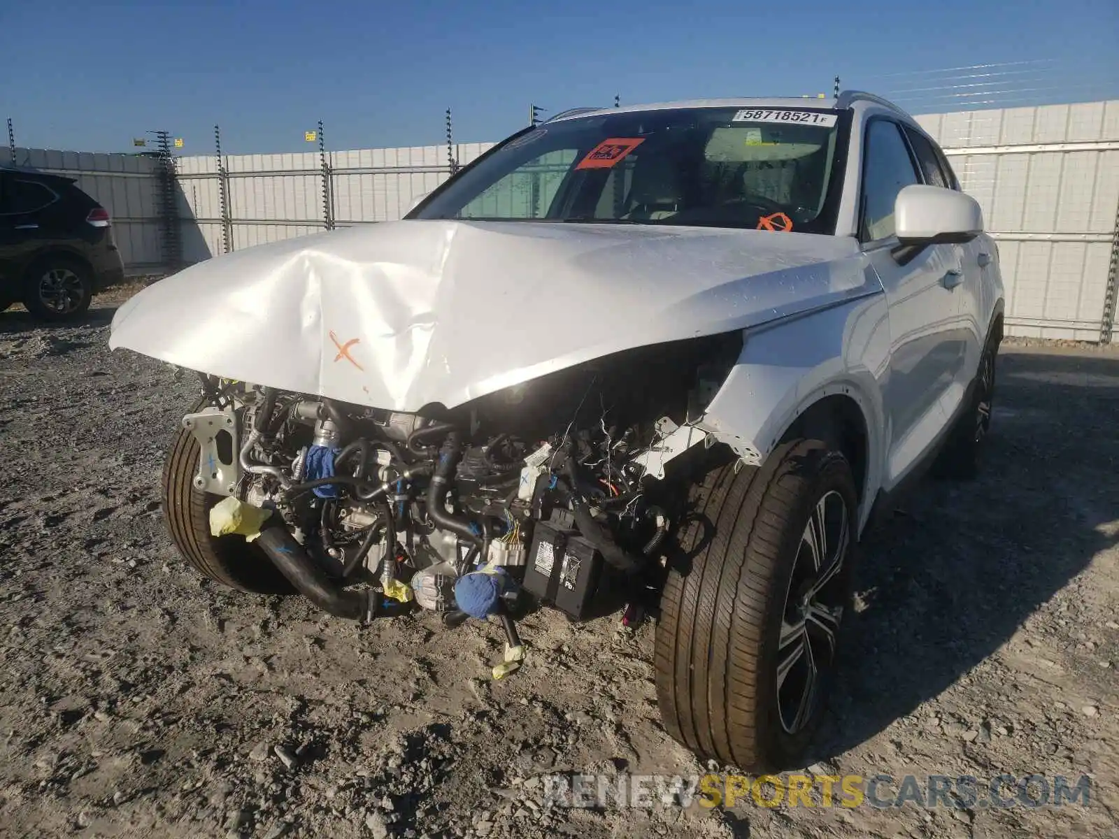 2 Photograph of a damaged car YV4162UL9L2187117 VOLVO XC40 2020