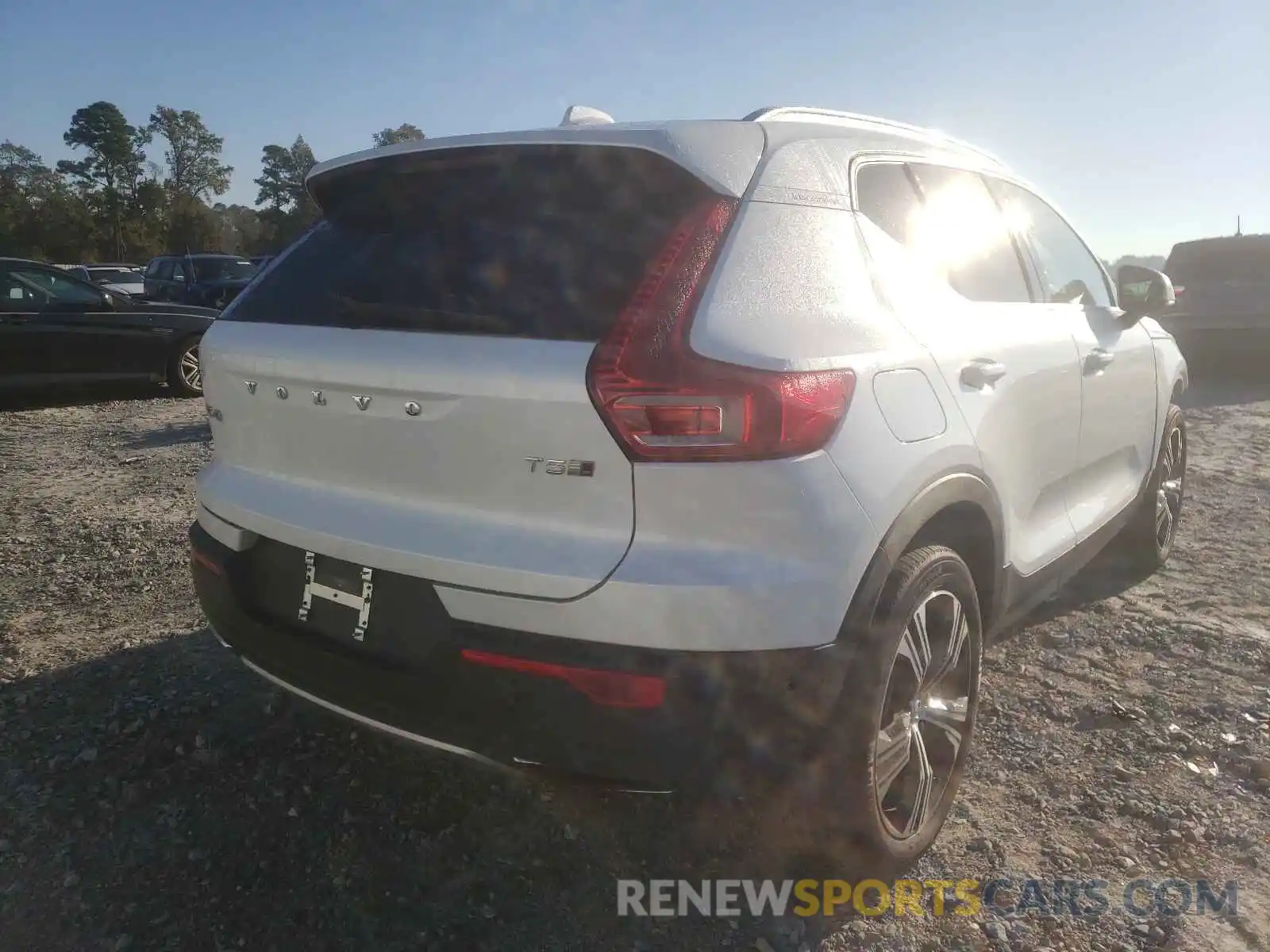 4 Photograph of a damaged car YV4162UL9L2187117 VOLVO XC40 2020