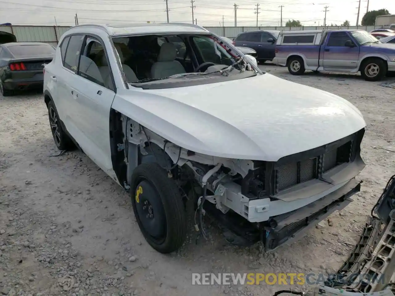 1 Photograph of a damaged car YV4162UL9L2277223 VOLVO XC40 2020