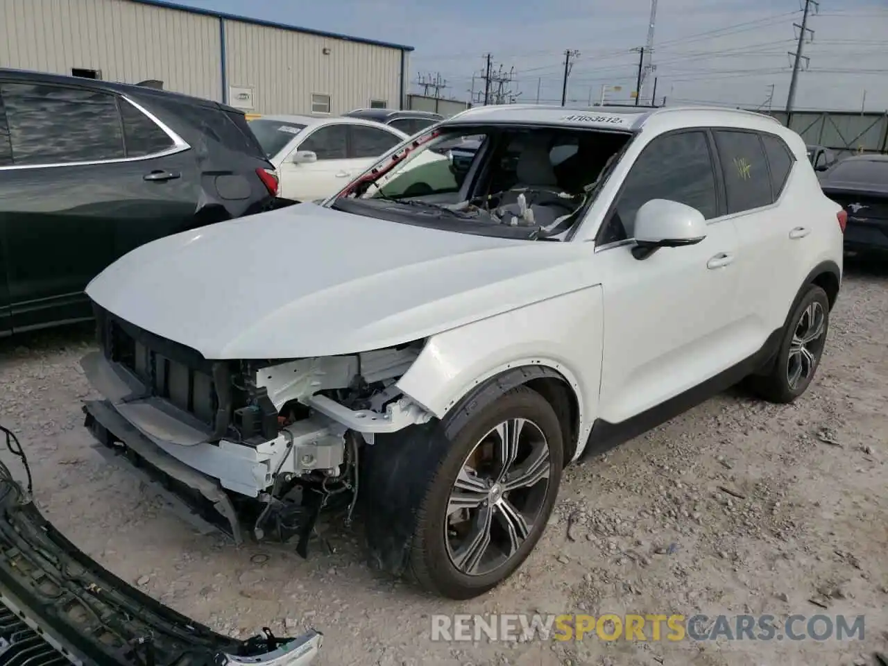 2 Photograph of a damaged car YV4162UL9L2277223 VOLVO XC40 2020