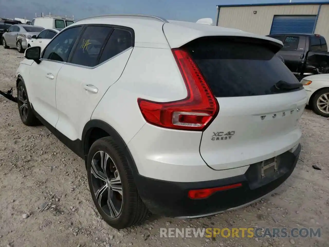 3 Photograph of a damaged car YV4162UL9L2277223 VOLVO XC40 2020