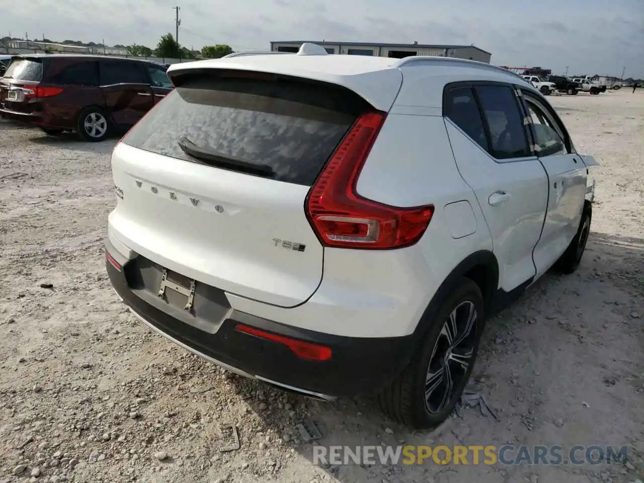 4 Photograph of a damaged car YV4162UL9L2277223 VOLVO XC40 2020