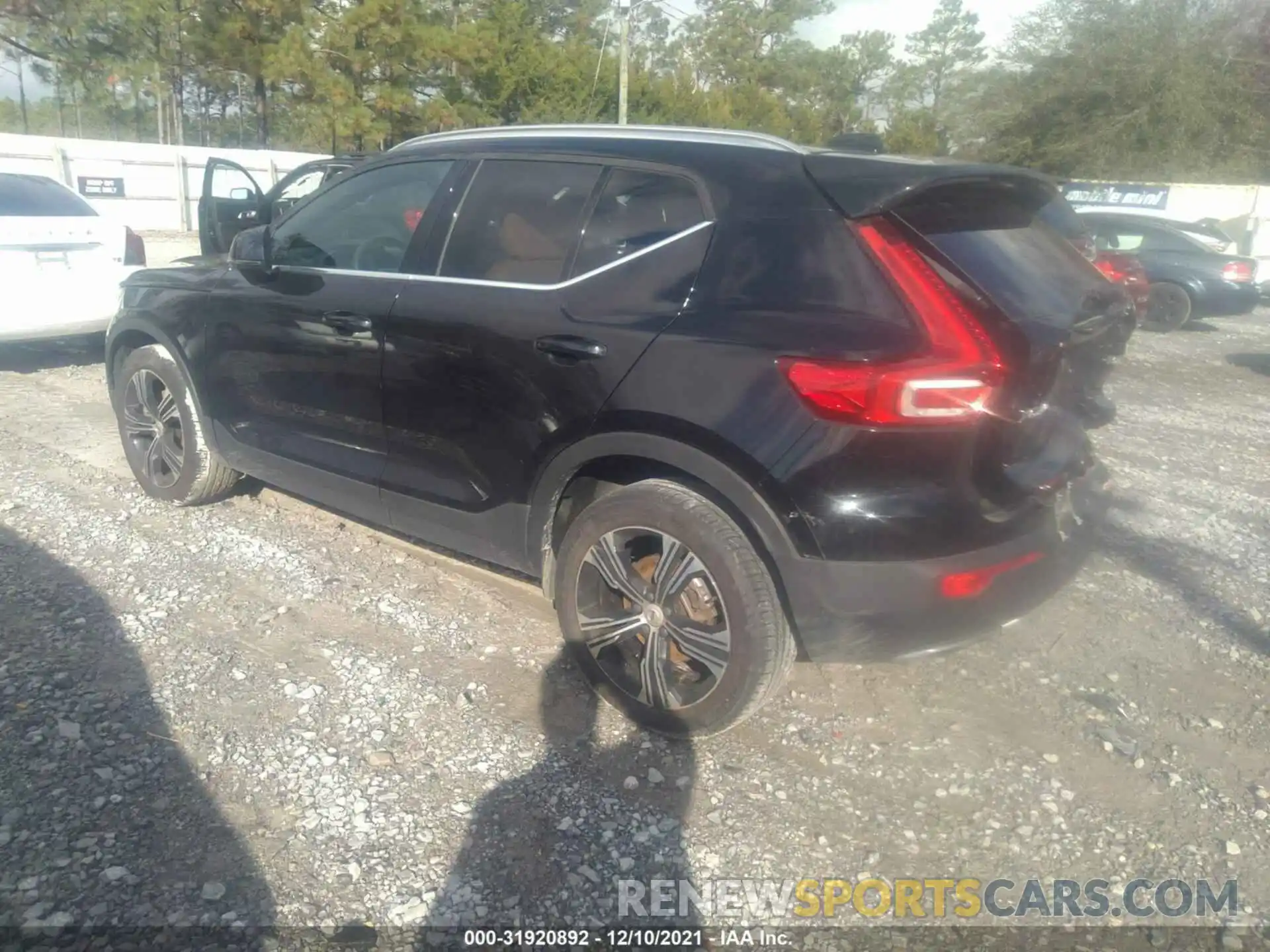 3 Photograph of a damaged car YV4162UL9L2311550 VOLVO XC40 2020