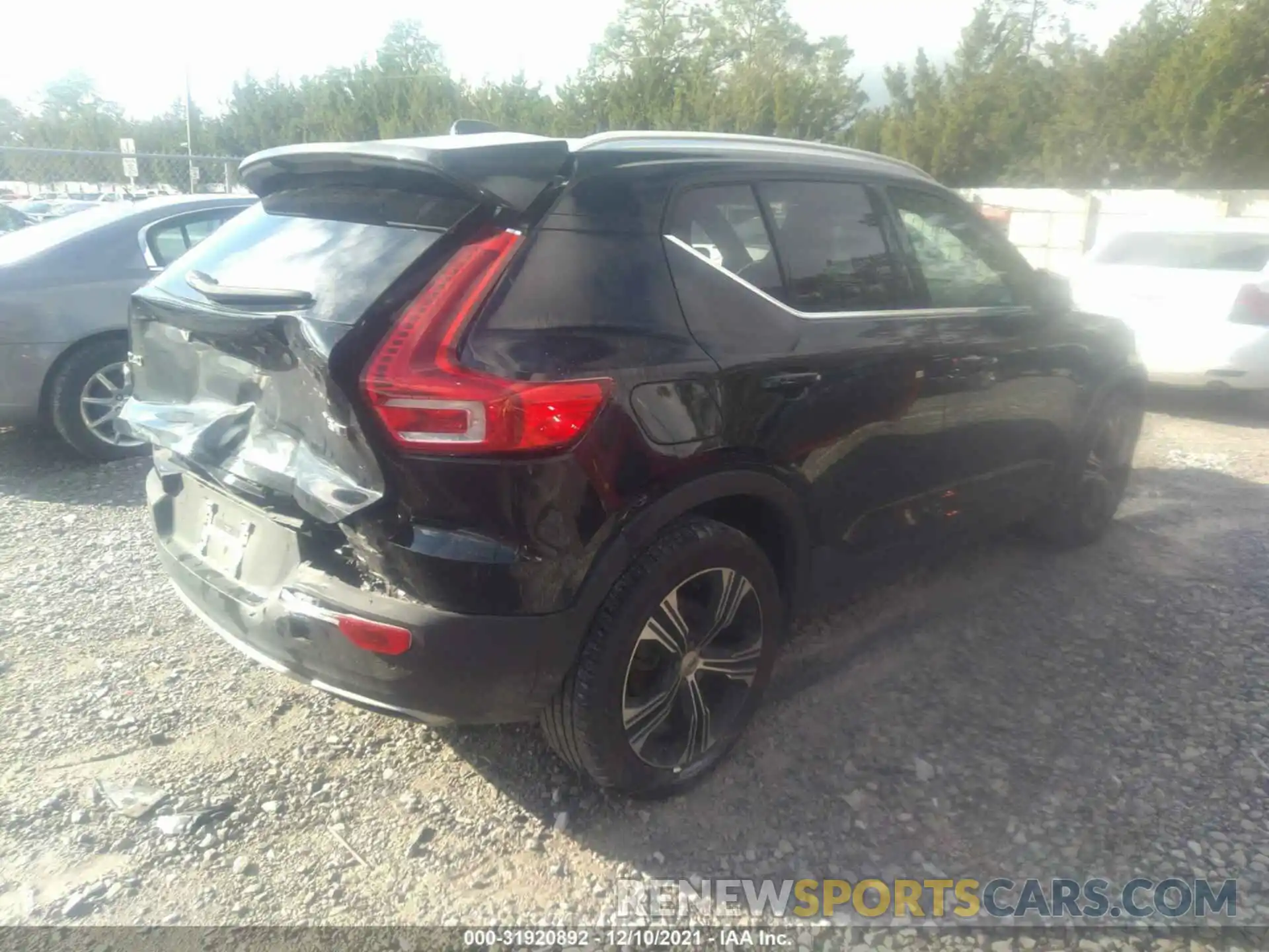 4 Photograph of a damaged car YV4162UL9L2311550 VOLVO XC40 2020