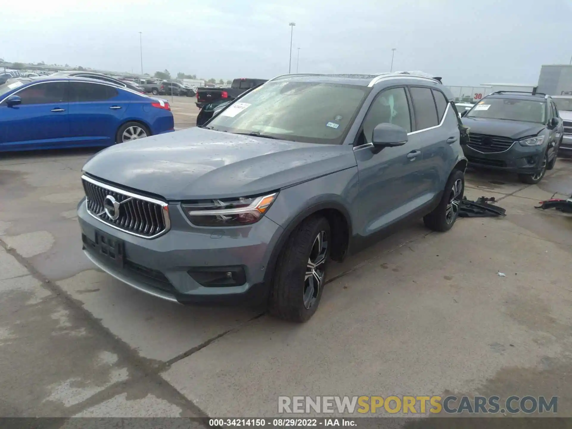 2 Photograph of a damaged car YV4162ULXL2174585 VOLVO XC40 2020