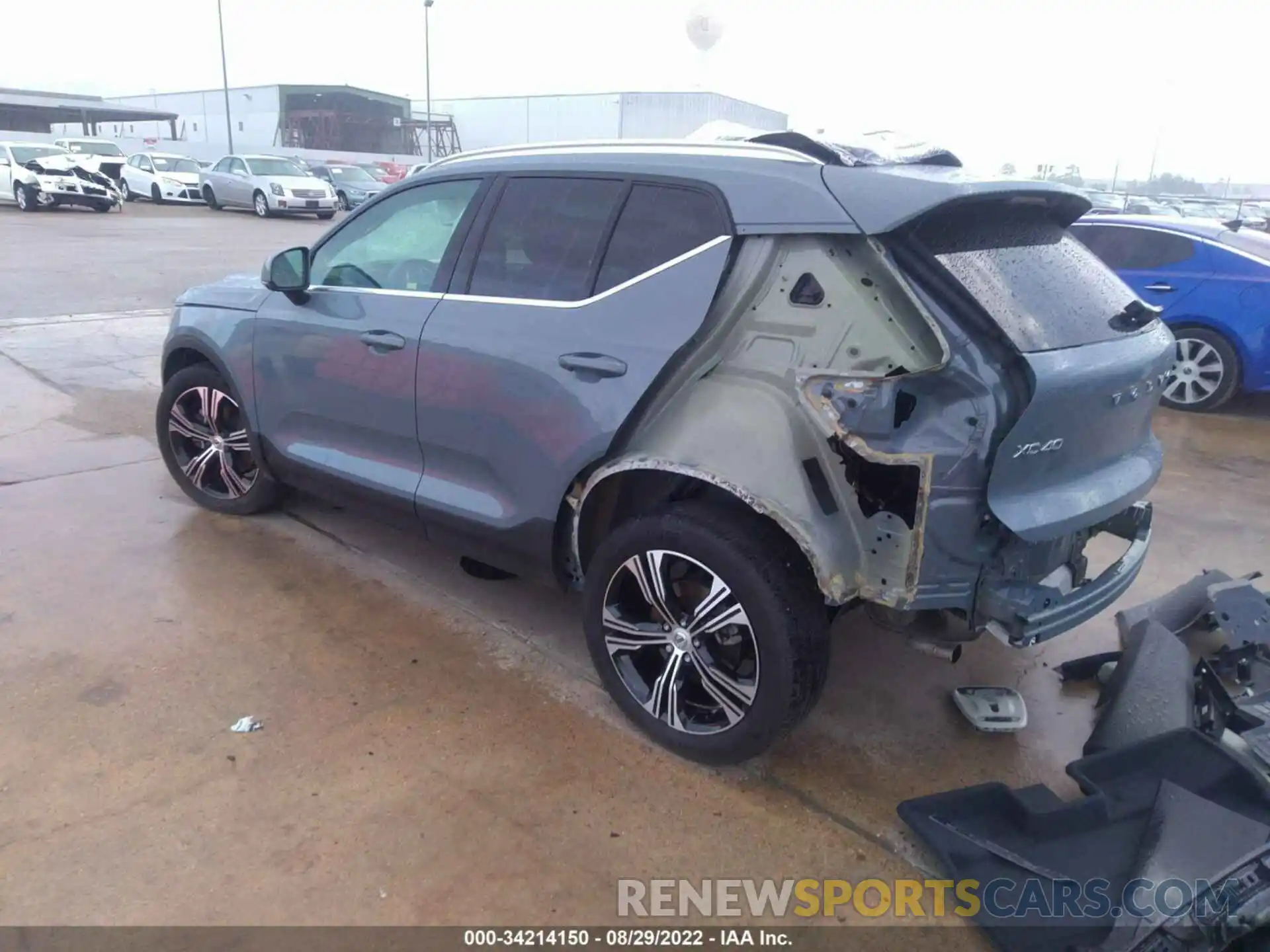 3 Photograph of a damaged car YV4162ULXL2174585 VOLVO XC40 2020