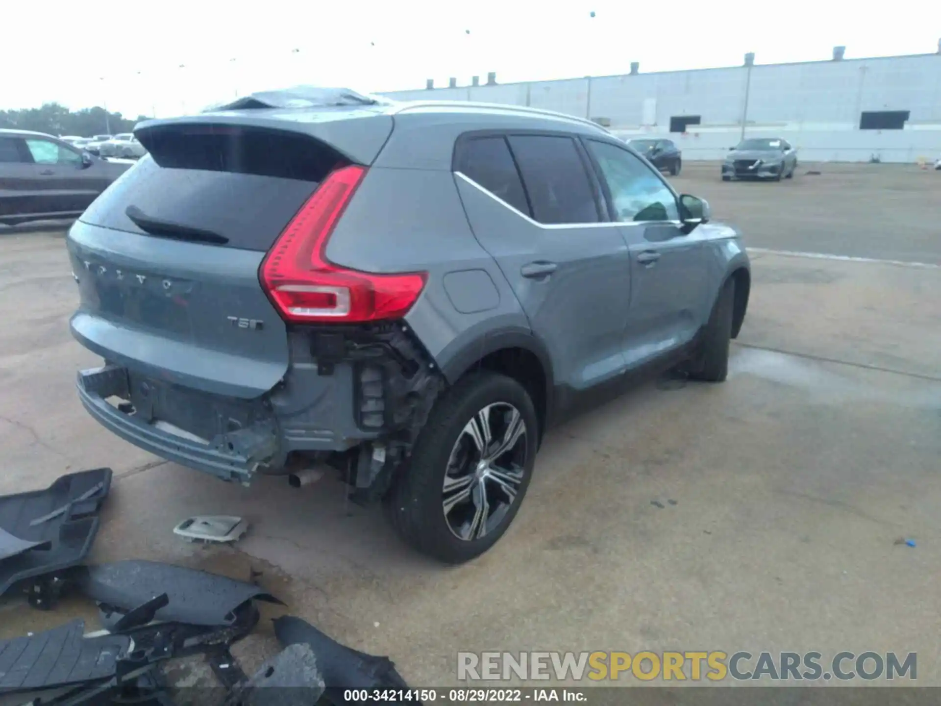 4 Photograph of a damaged car YV4162ULXL2174585 VOLVO XC40 2020