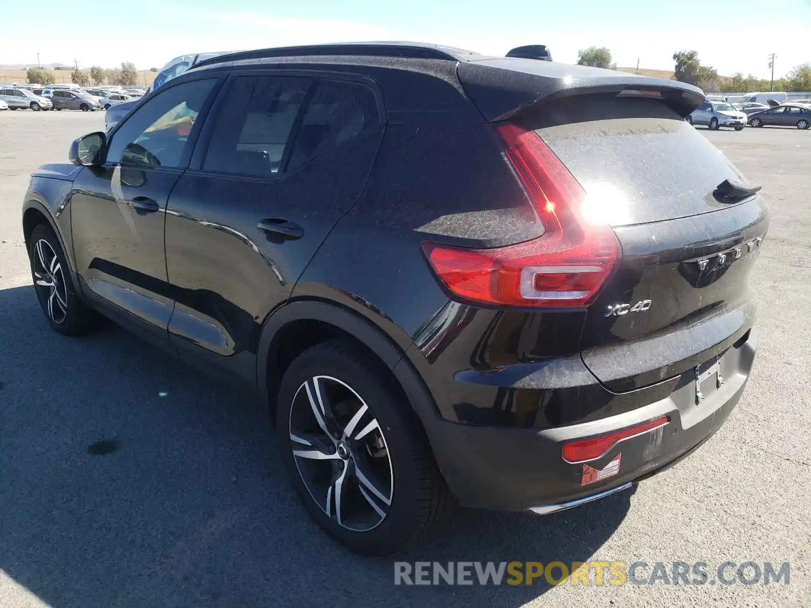 3 Photograph of a damaged car YV4162UM0L2180453 VOLVO XC40 2020