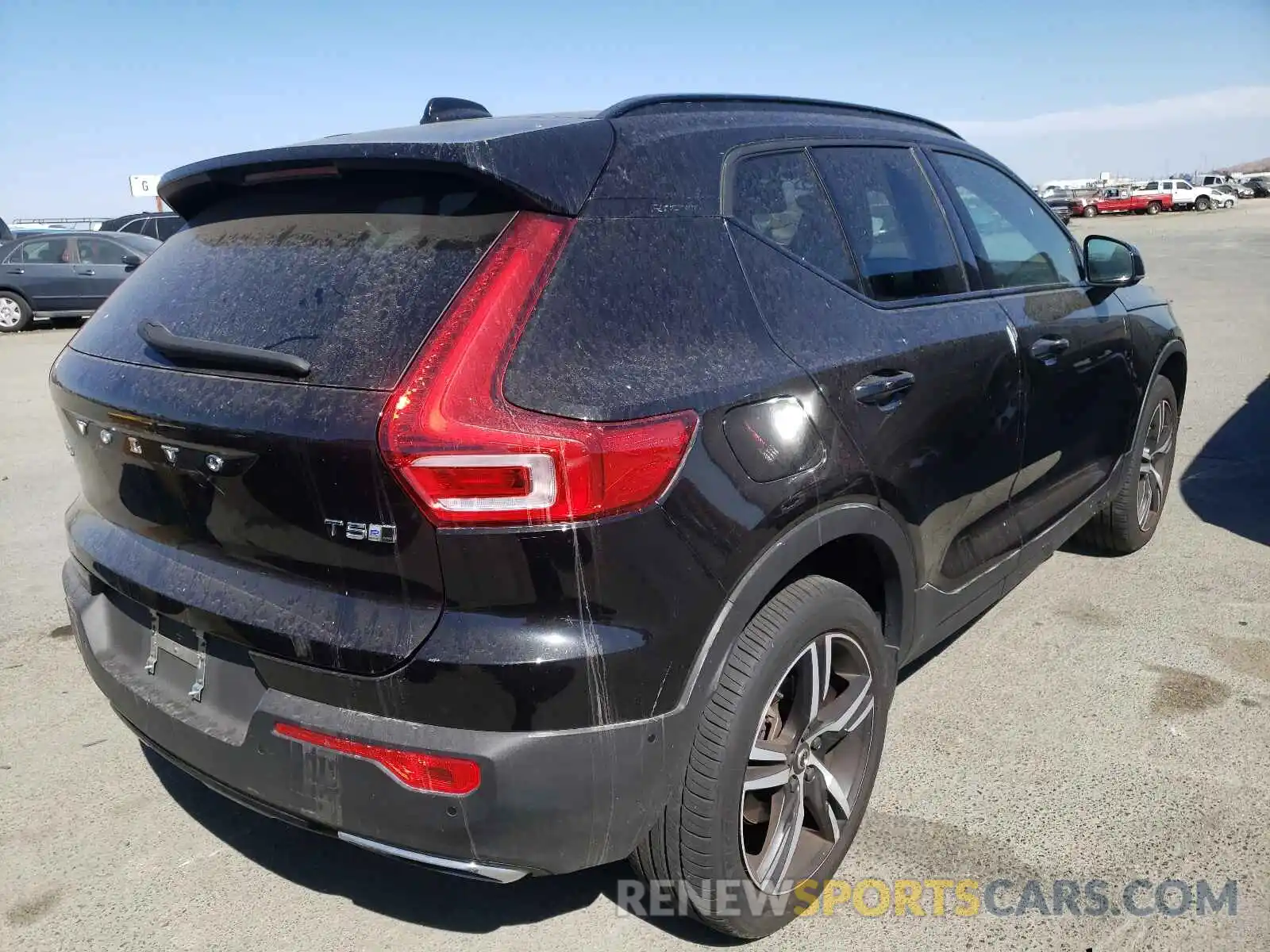 4 Photograph of a damaged car YV4162UM0L2180453 VOLVO XC40 2020