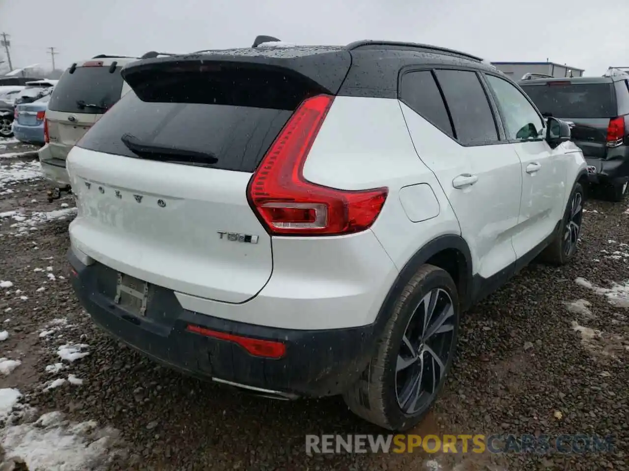 4 Photograph of a damaged car YV4162UM0L2269164 VOLVO XC40 2020