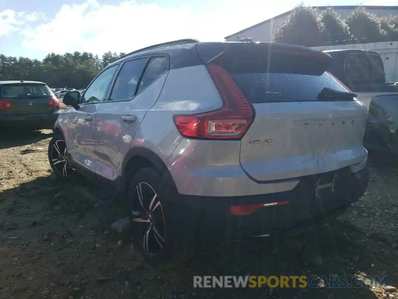 3 Photograph of a damaged car YV4162UM0L2283453 VOLVO XC40 2020