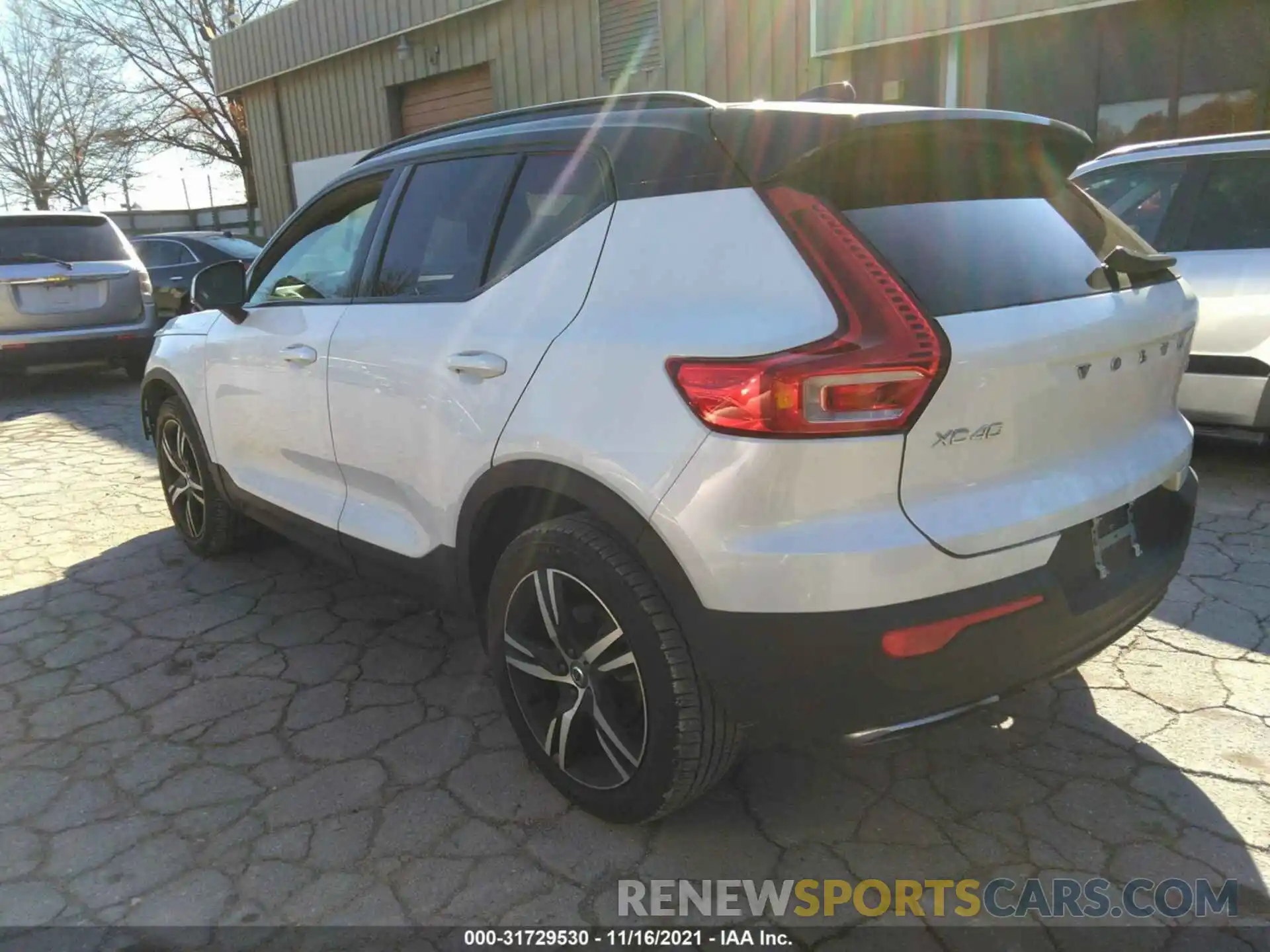 3 Photograph of a damaged car YV4162UM0L2331484 VOLVO XC40 2020