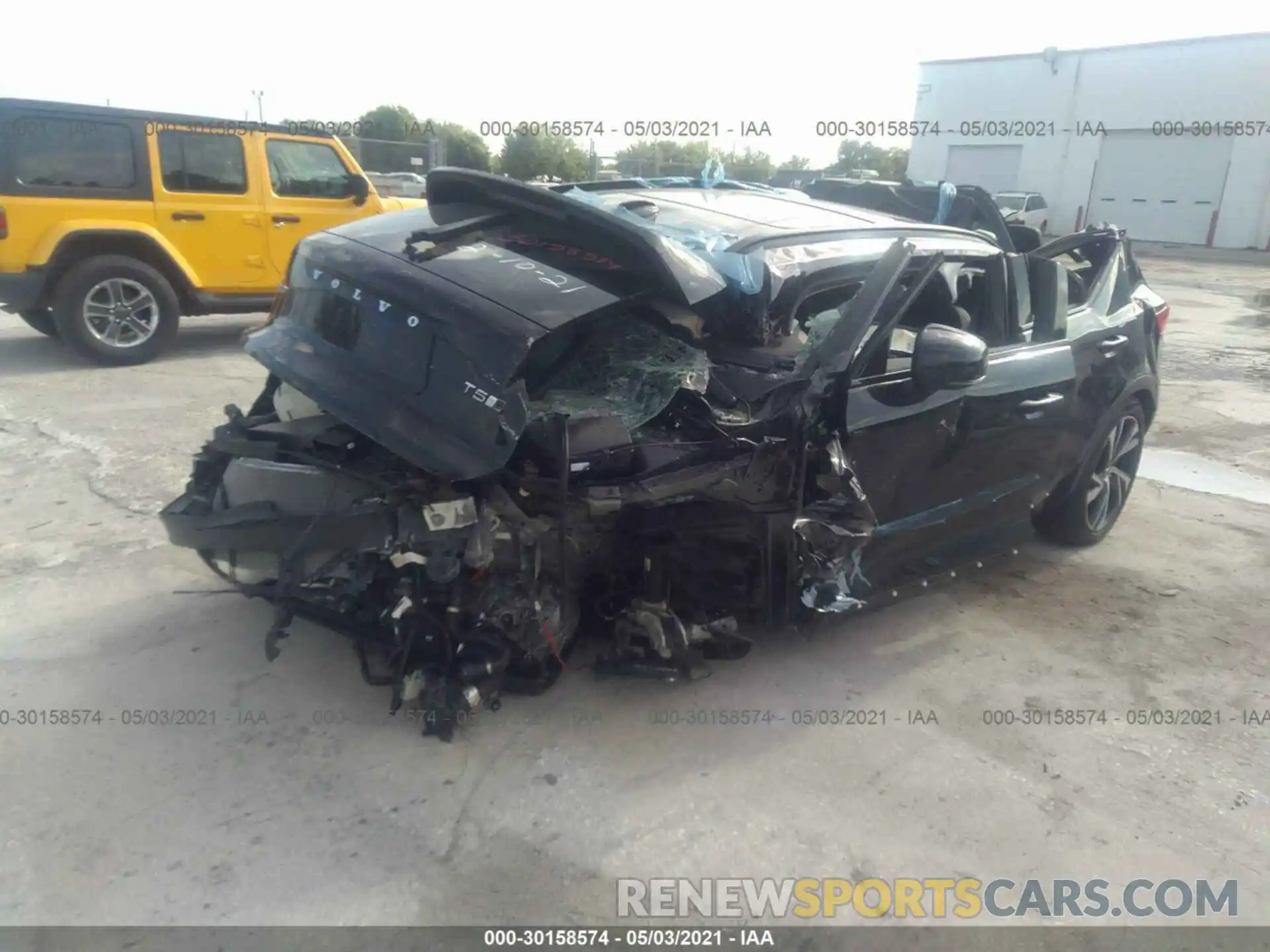 2 Photograph of a damaged car YV4162UM0L2339567 VOLVO XC40 2020