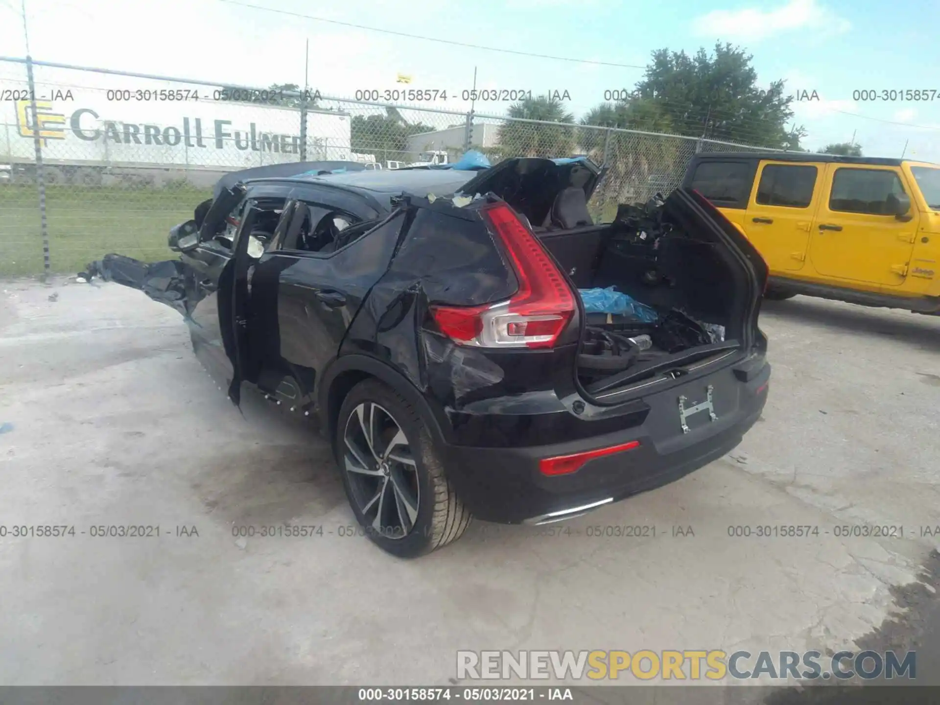 3 Photograph of a damaged car YV4162UM0L2339567 VOLVO XC40 2020