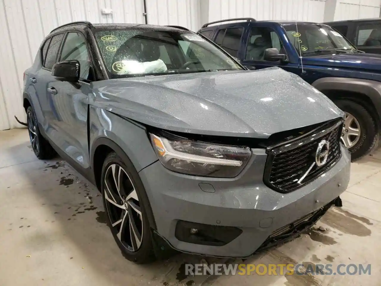 1 Photograph of a damaged car YV4162UM0L2347118 VOLVO XC40 2020