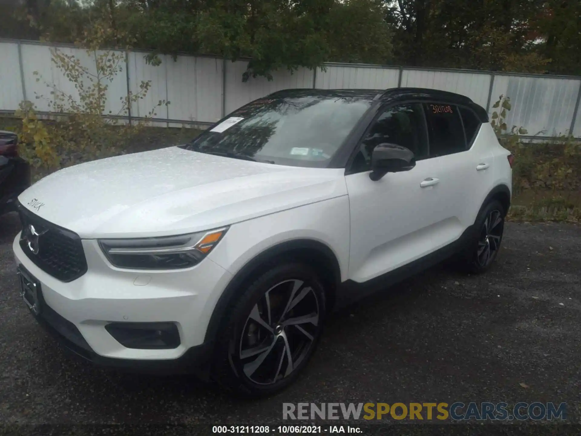 2 Photograph of a damaged car YV4162UM1L2202637 VOLVO XC40 2020