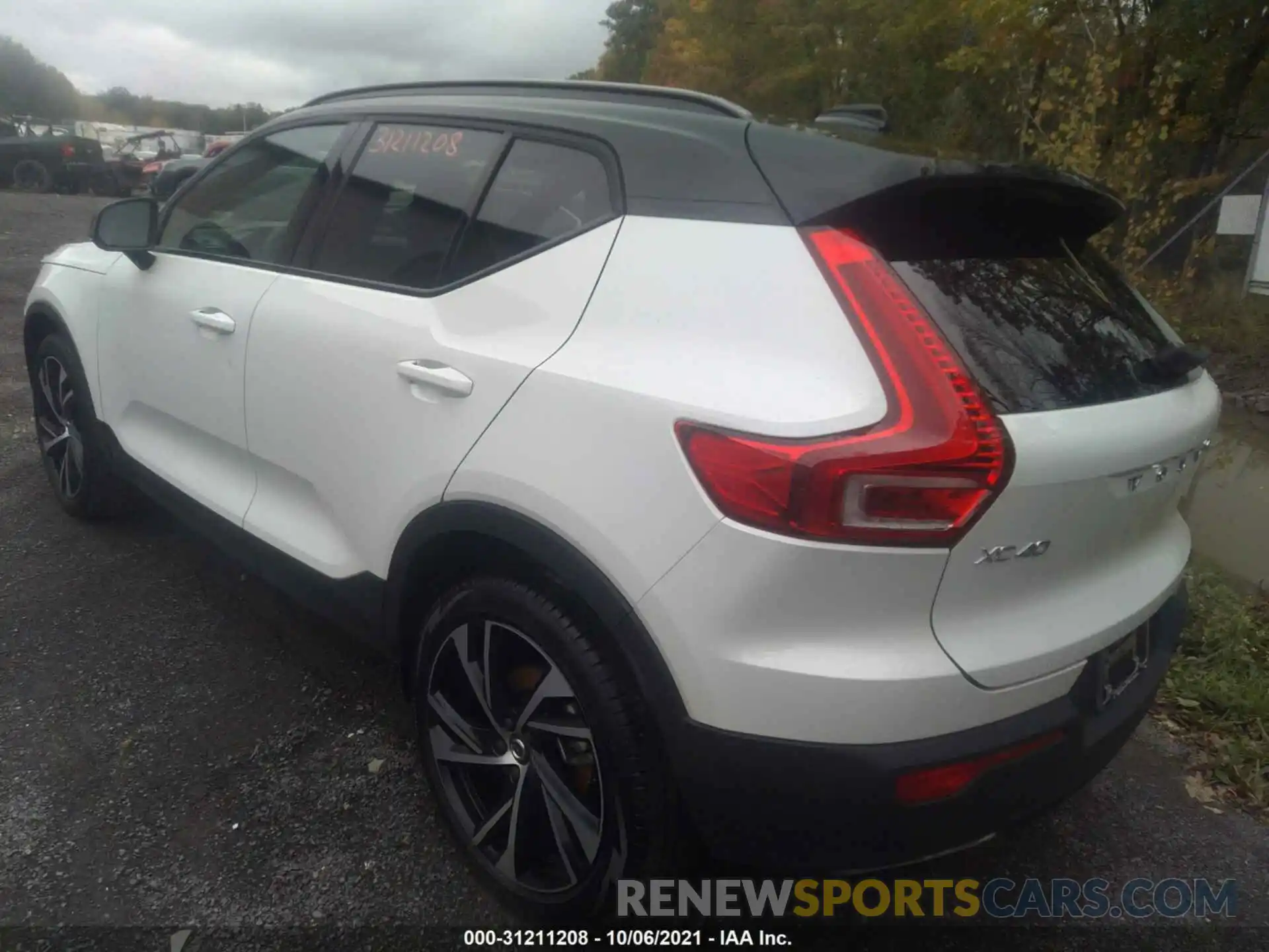 3 Photograph of a damaged car YV4162UM1L2202637 VOLVO XC40 2020