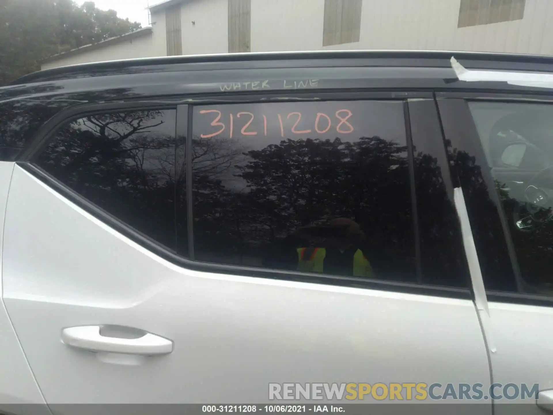 6 Photograph of a damaged car YV4162UM1L2202637 VOLVO XC40 2020