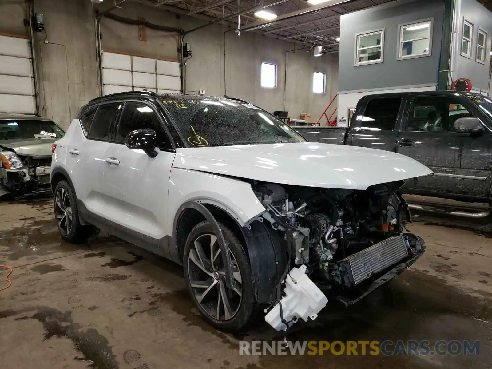 1 Photograph of a damaged car YV4162UM1L2266631 VOLVO XC40 2020