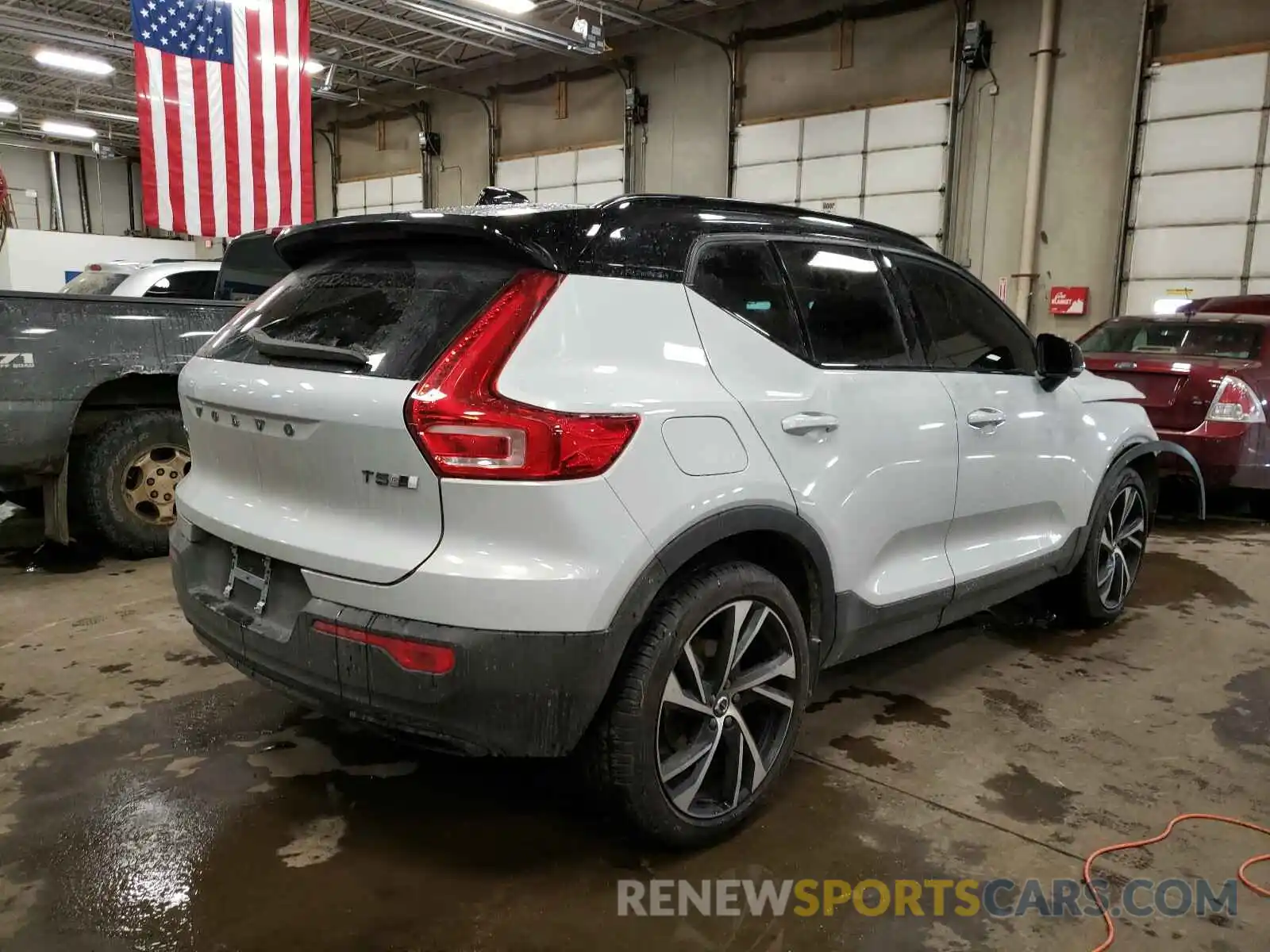 4 Photograph of a damaged car YV4162UM1L2266631 VOLVO XC40 2020